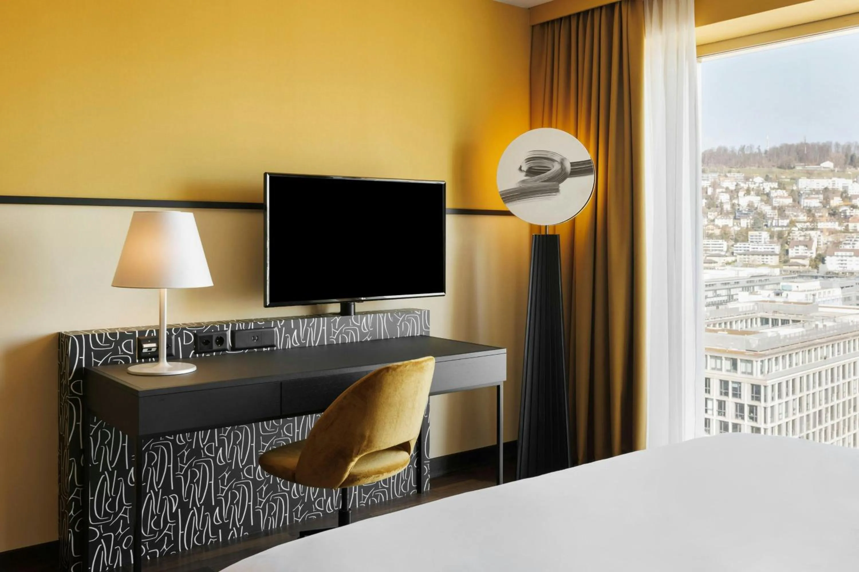 Photo of the whole room, Bed in Renaissance Zurich Tower Hotel