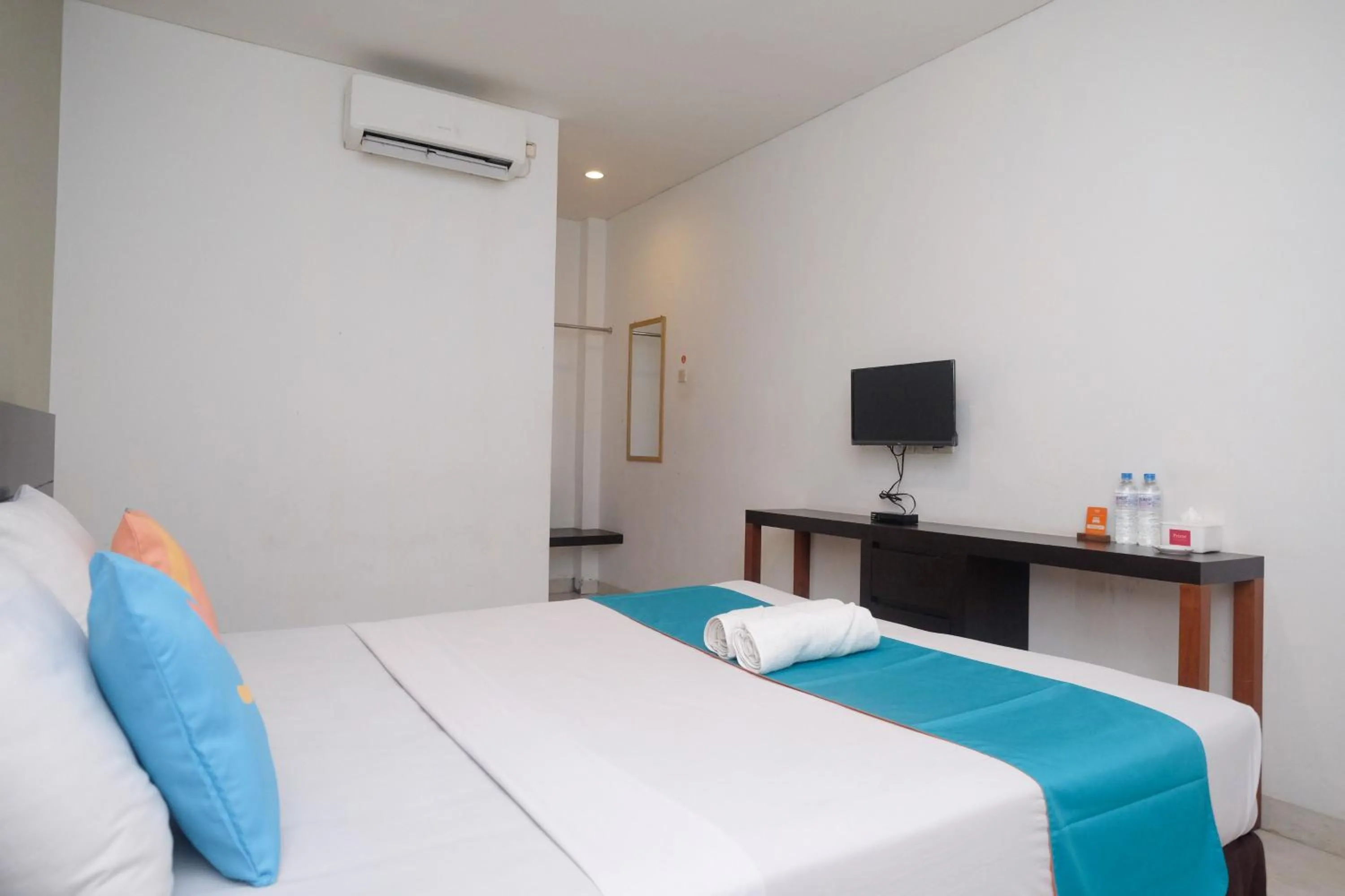 Bedroom, Bed in Sans Hotel Prime Cailendra Yogyakarta by RedDoorz