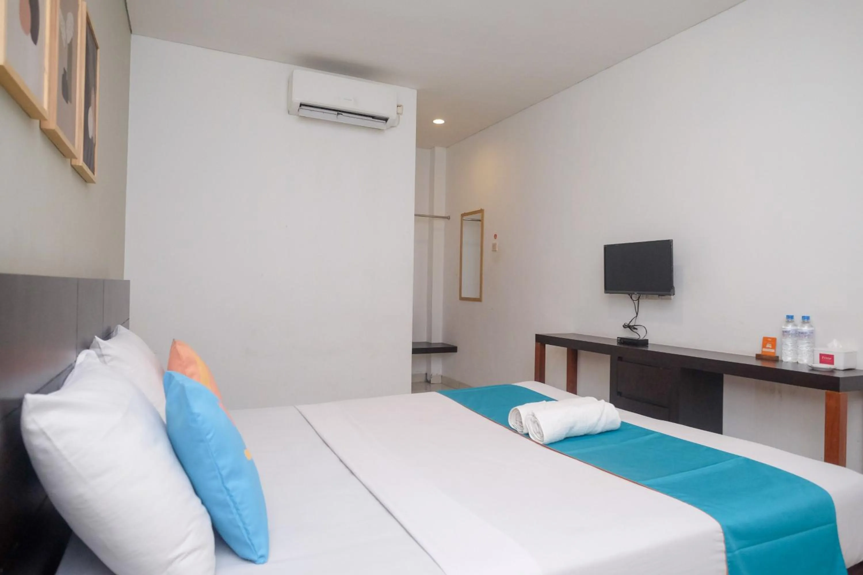 Bedroom, Bed in Sans Hotel Prime Cailendra Yogyakarta by RedDoorz