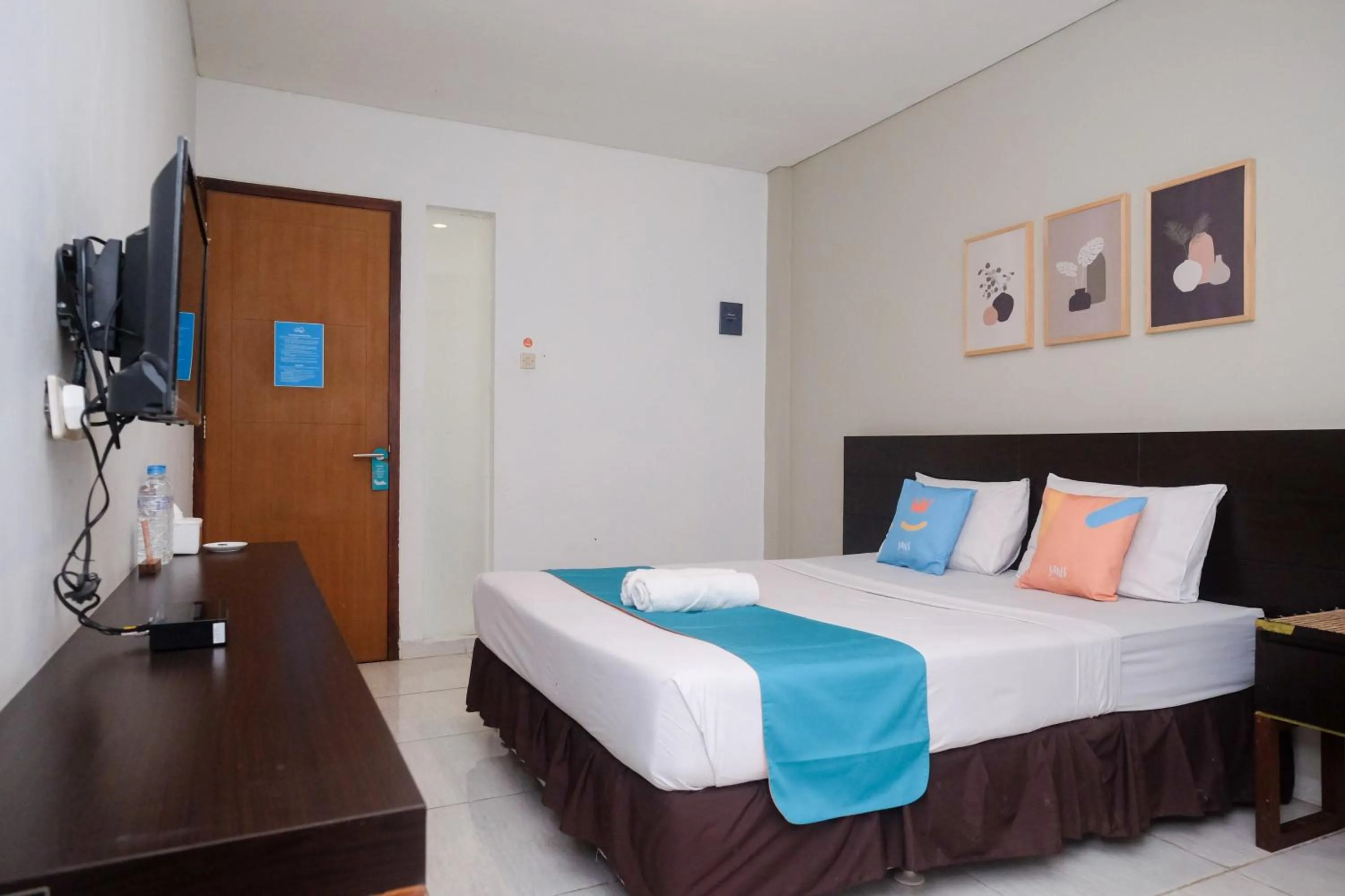 Bedroom, Bed in Sans Hotel Prime Cailendra Yogyakarta by RedDoorz