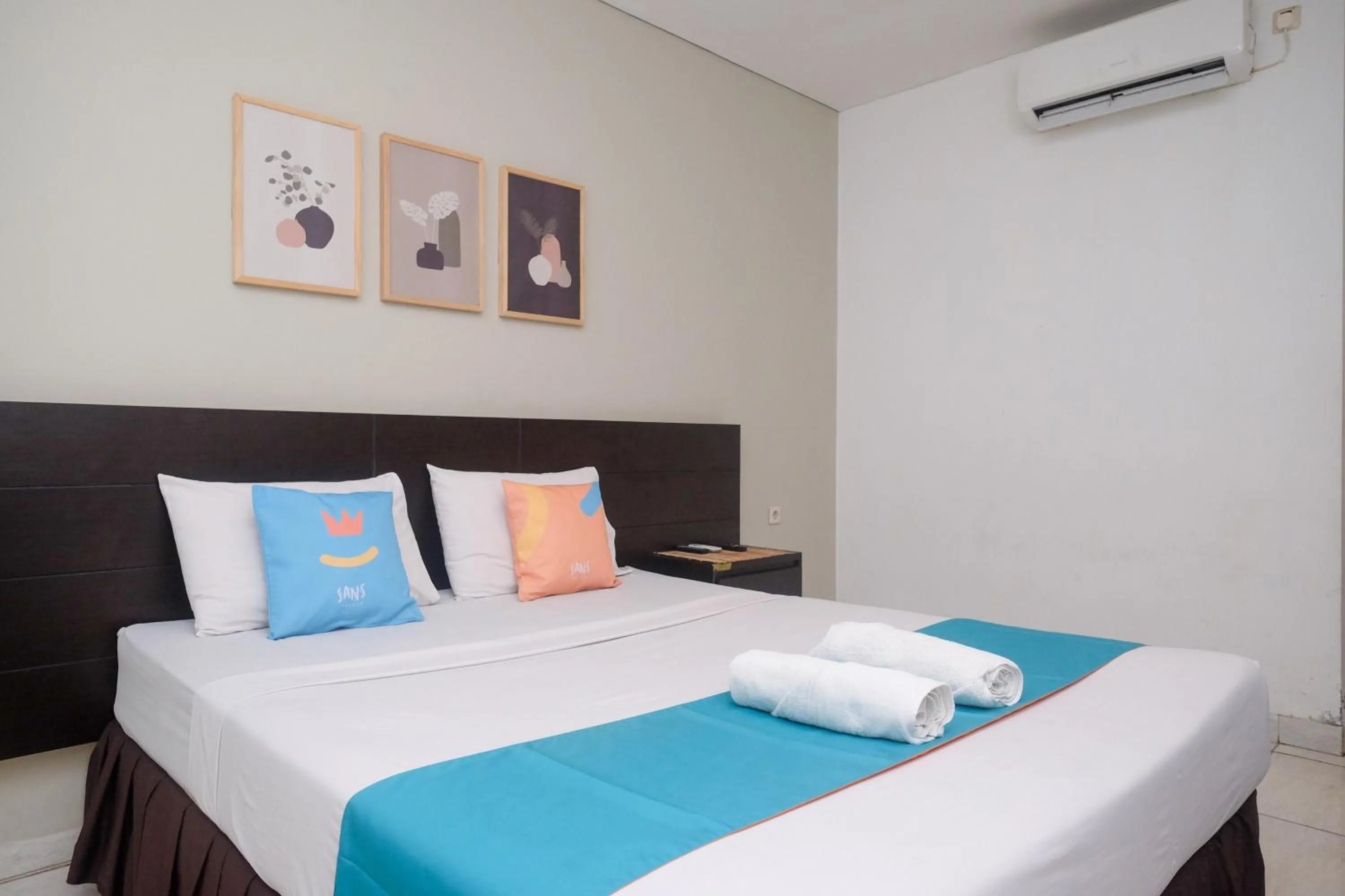 Bedroom, Bed in Sans Hotel Prime Cailendra Yogyakarta by RedDoorz