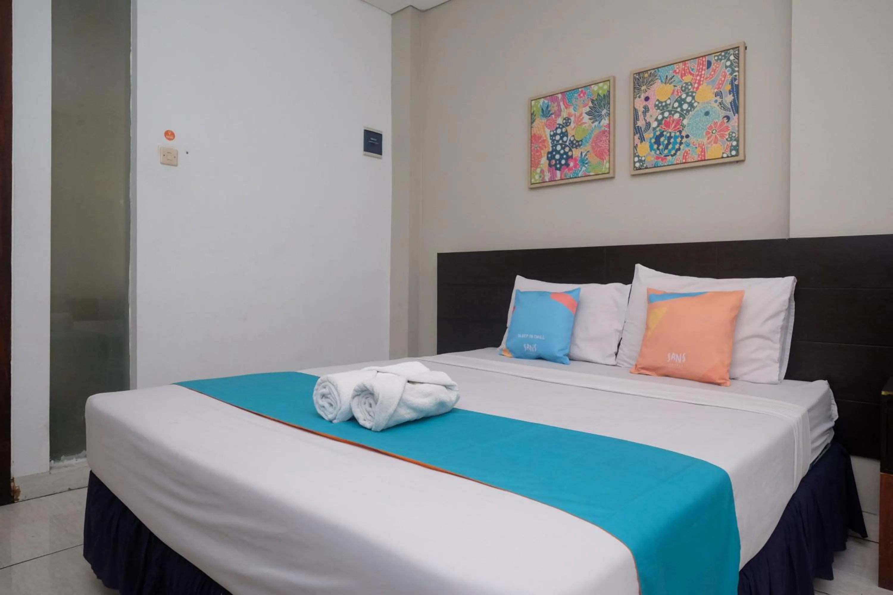 Bedroom, Bed in Sans Hotel Prime Cailendra Yogyakarta by RedDoorz