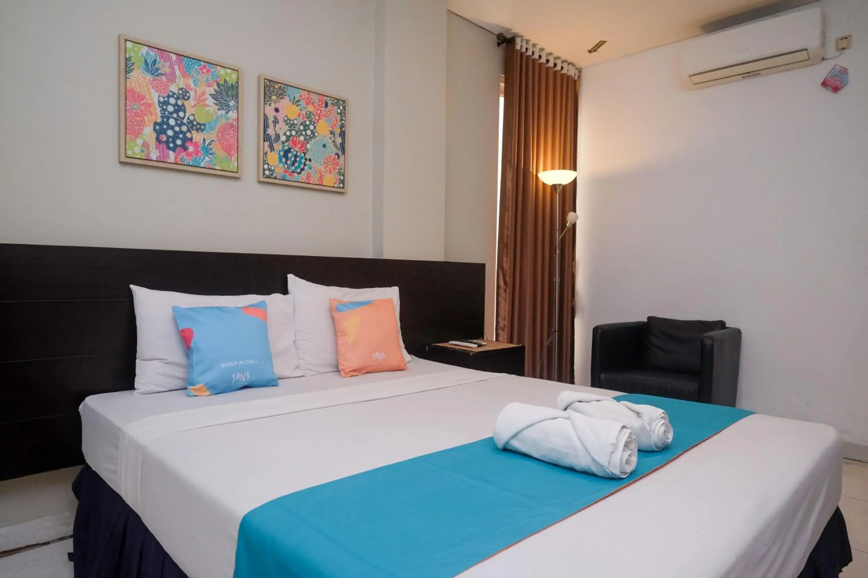 Deluxe Room in Sans Hotel Prime Cailendra Yogyakarta by RedDoorz Deluxe Room in Sans Hotel Prime Cailendra Yogyakarta by RedDoorz