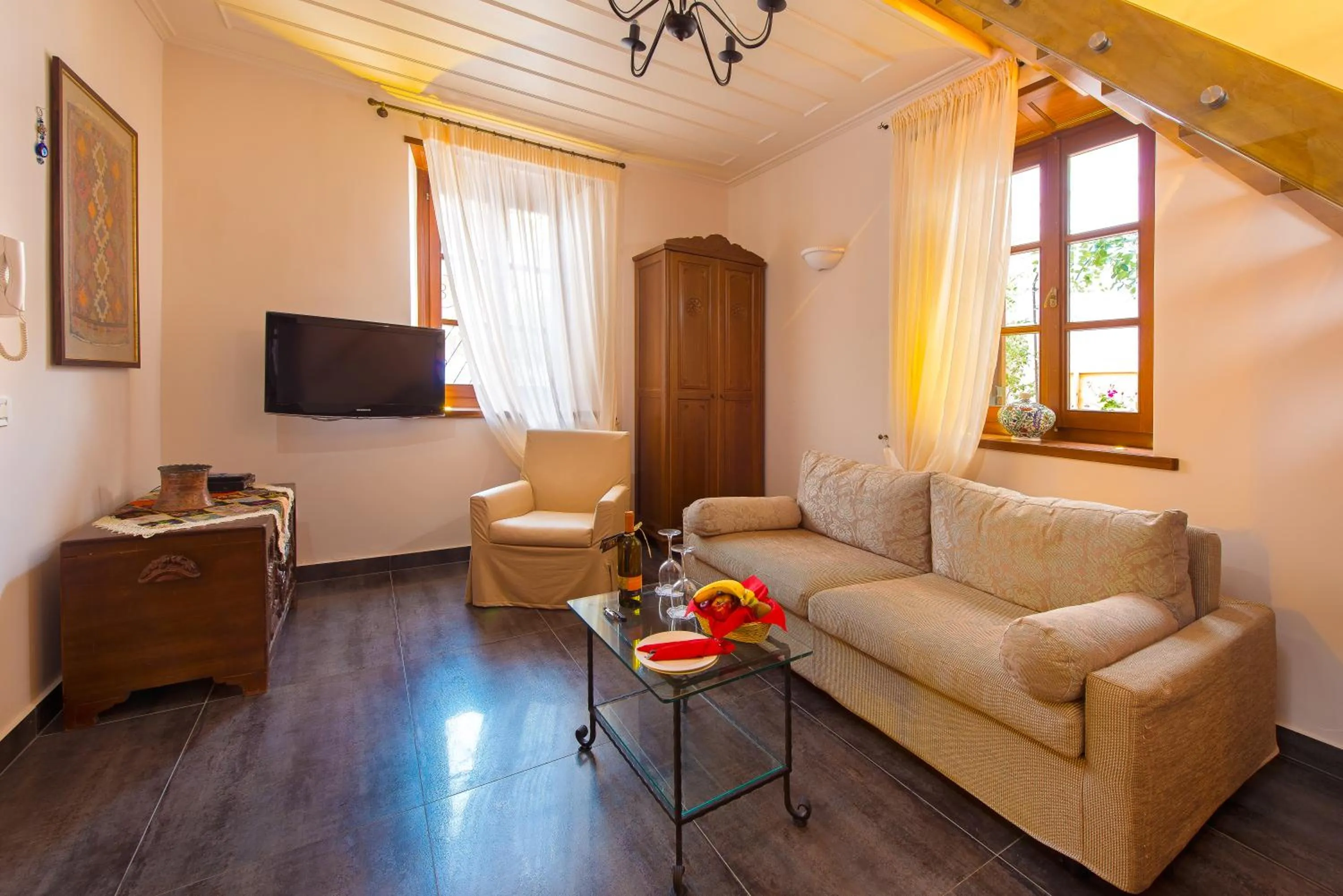 TV and multimedia in Rodos Niohori Elite Suites Boutique Hotel