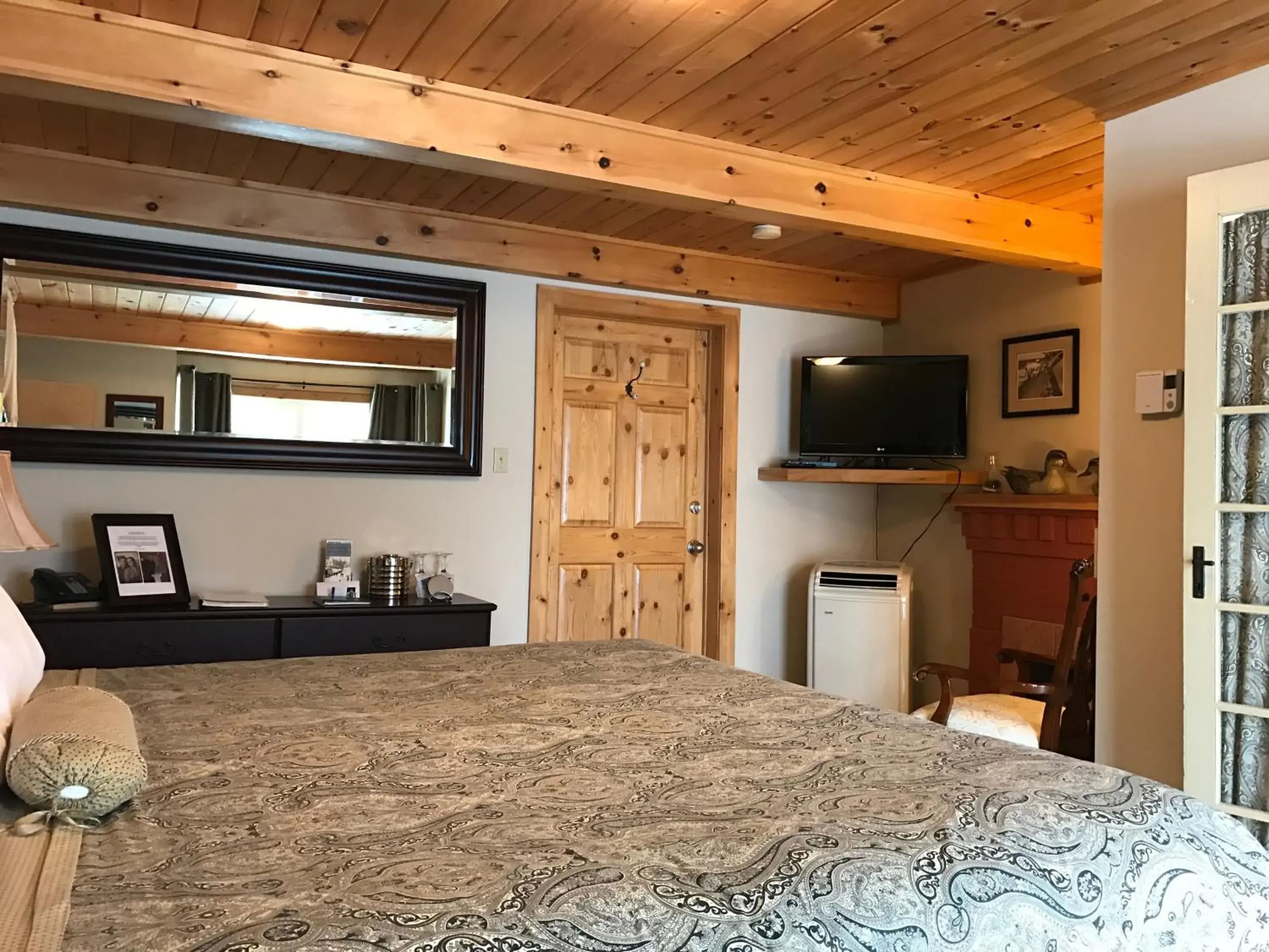 Junior Suite with Pool View in Mackenzie Motel & Cottages Junior Suite with Pool View in Mackenzie Motel & Cottages