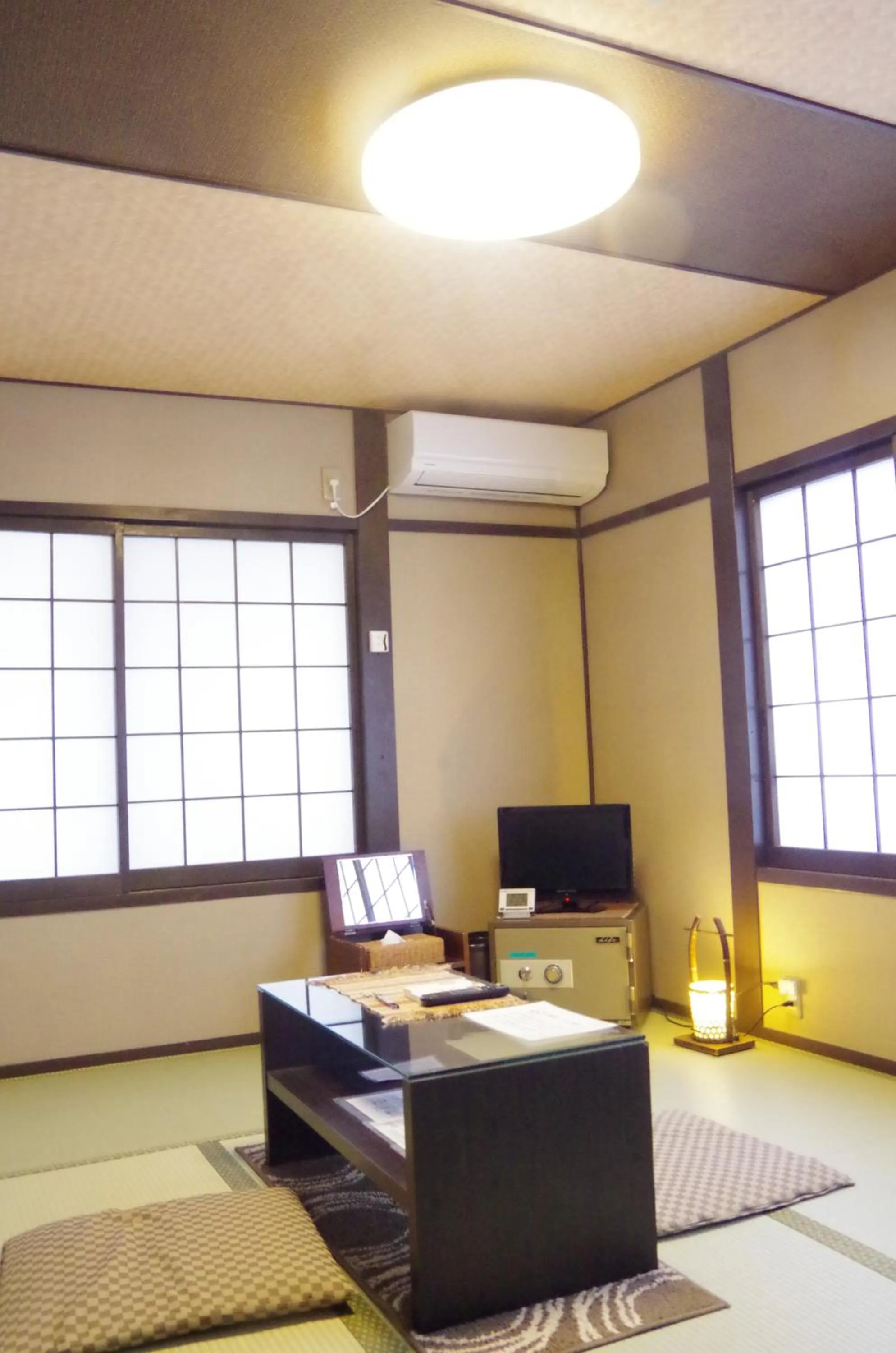Photo of the whole room in Ryoso Chatani