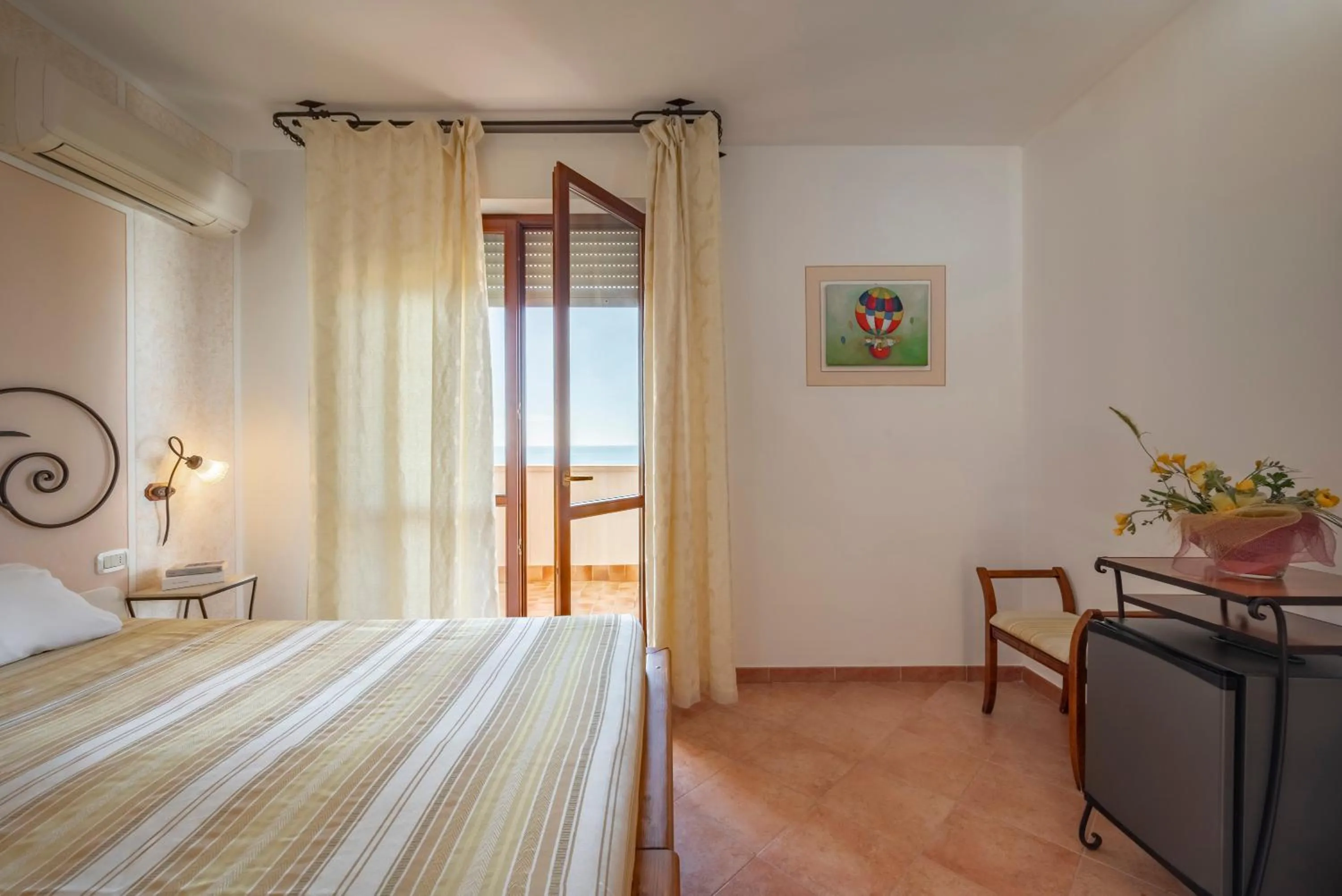 Bedroom in Lola Piccolo Hotel e Appartamenti