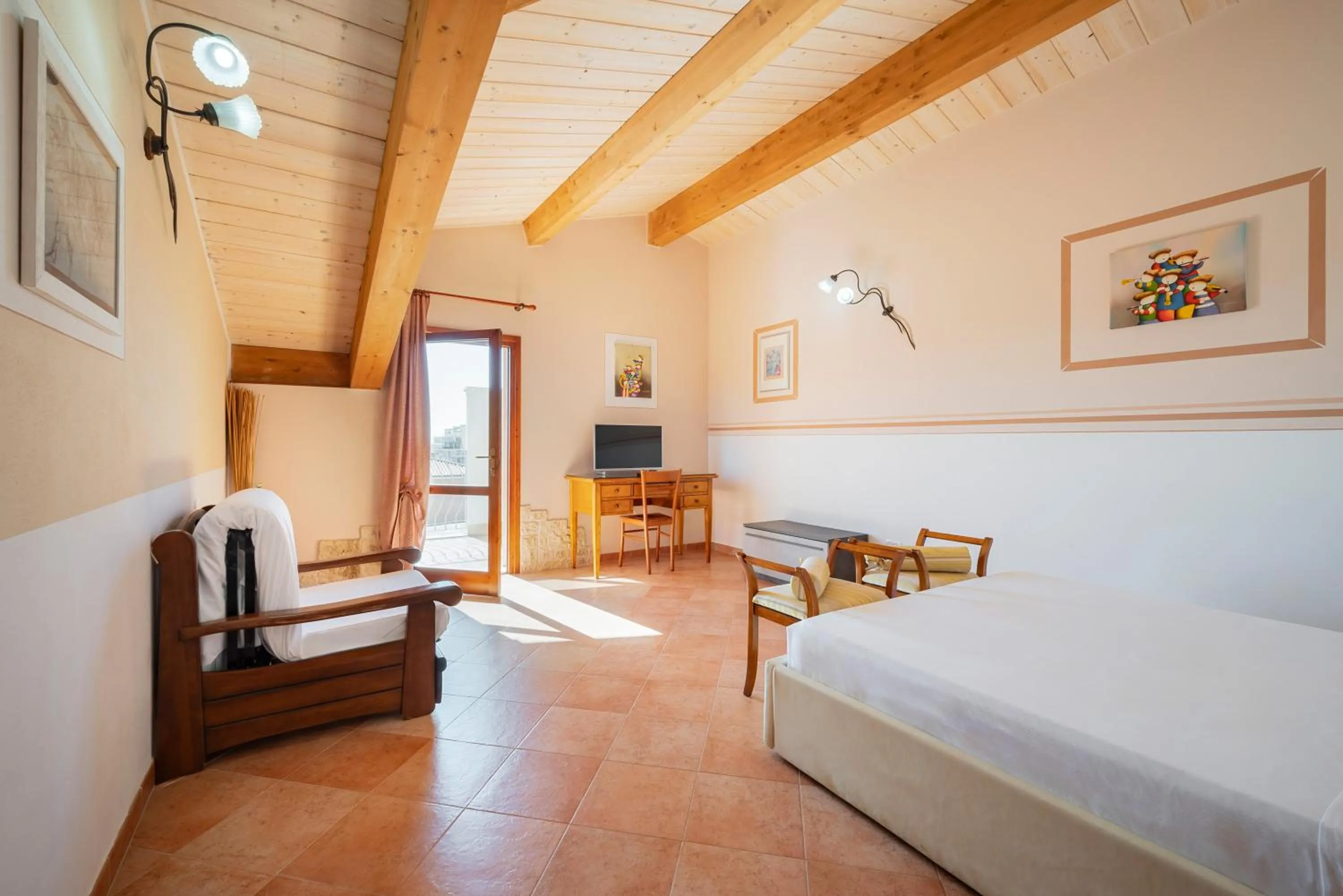 TV and multimedia in Lola Piccolo Hotel e Appartamenti