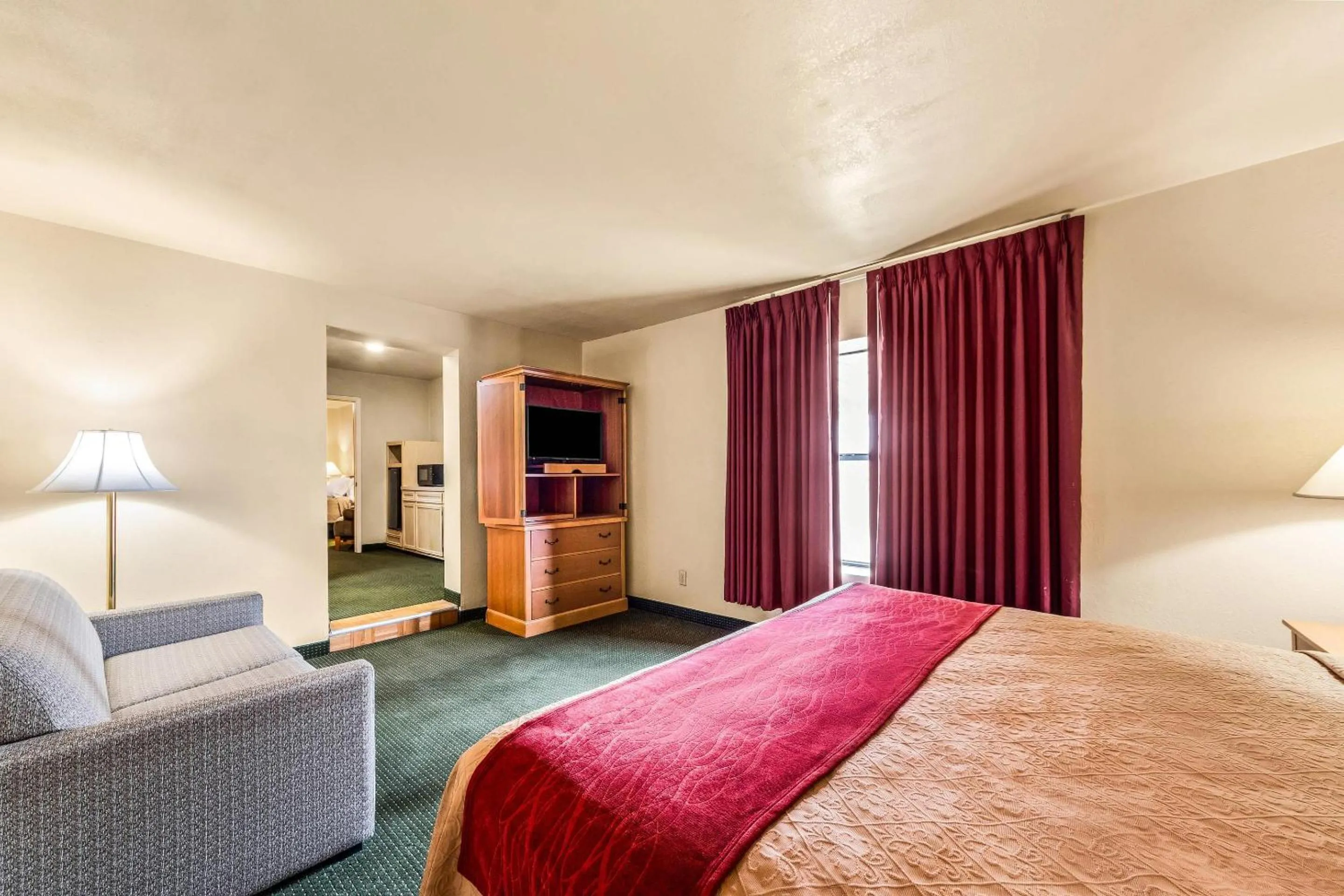 Bedroom, Bed in Econo Lodge Del Rio