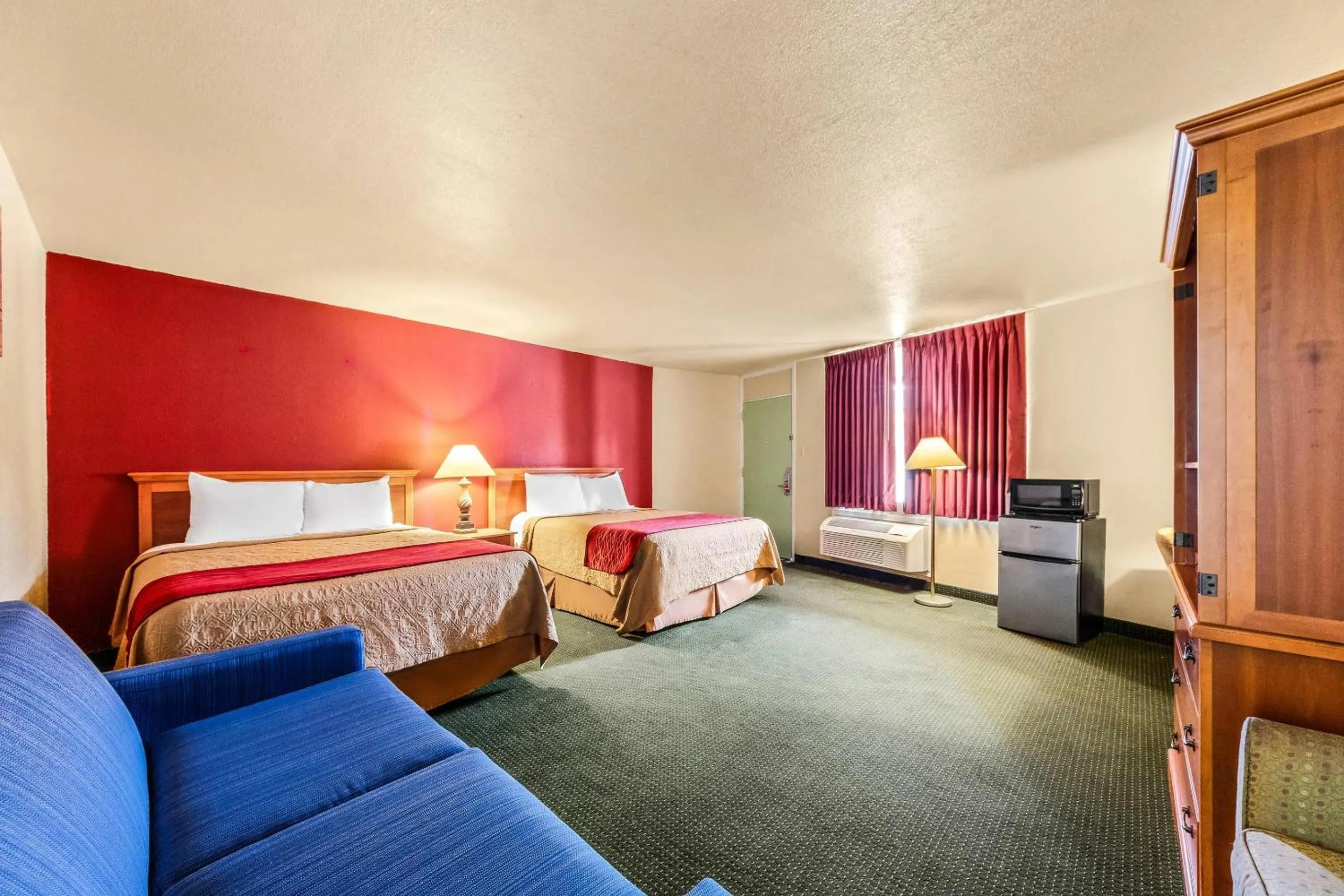 Bedroom, Bed in Econo Lodge Del Rio