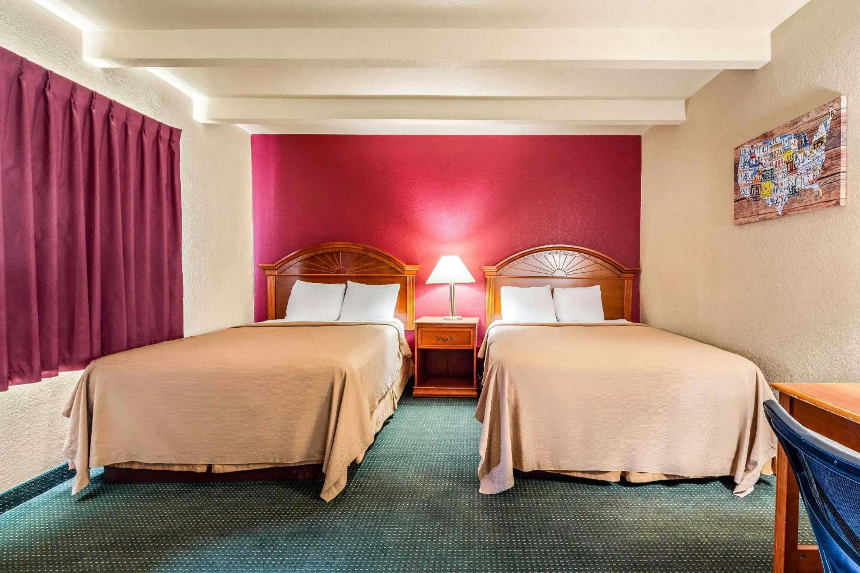 Bedroom, Bed in Econo Lodge Del Rio