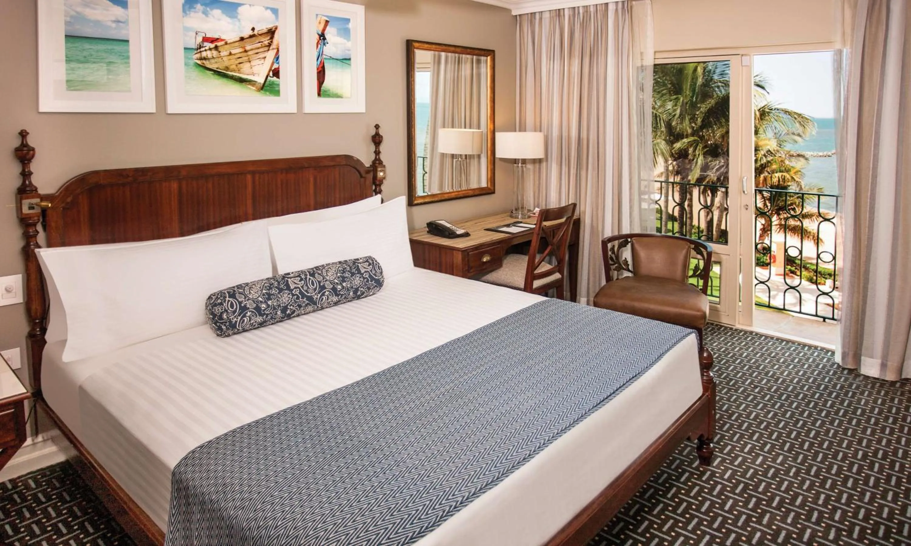 Bedroom, Bed in Southern Sun Maputo