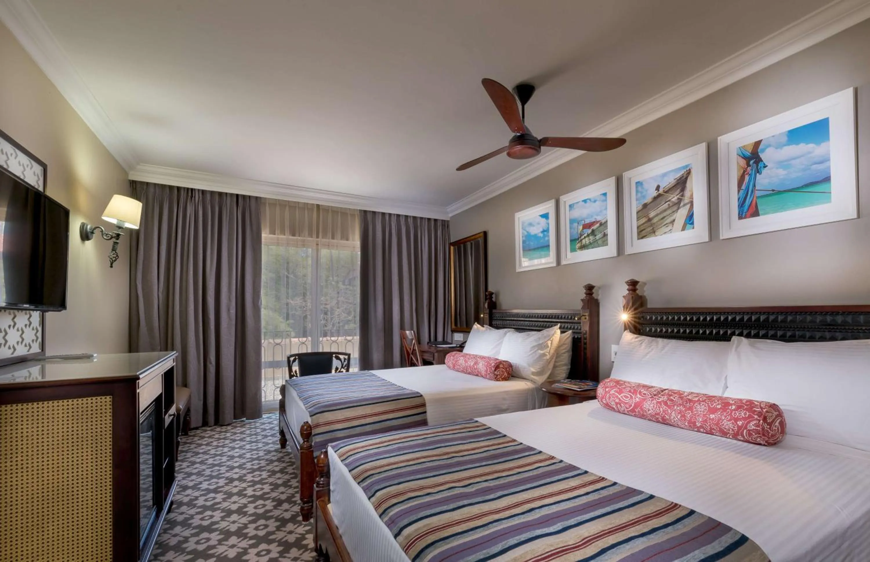 Bedroom, Bed in Southern Sun Maputo