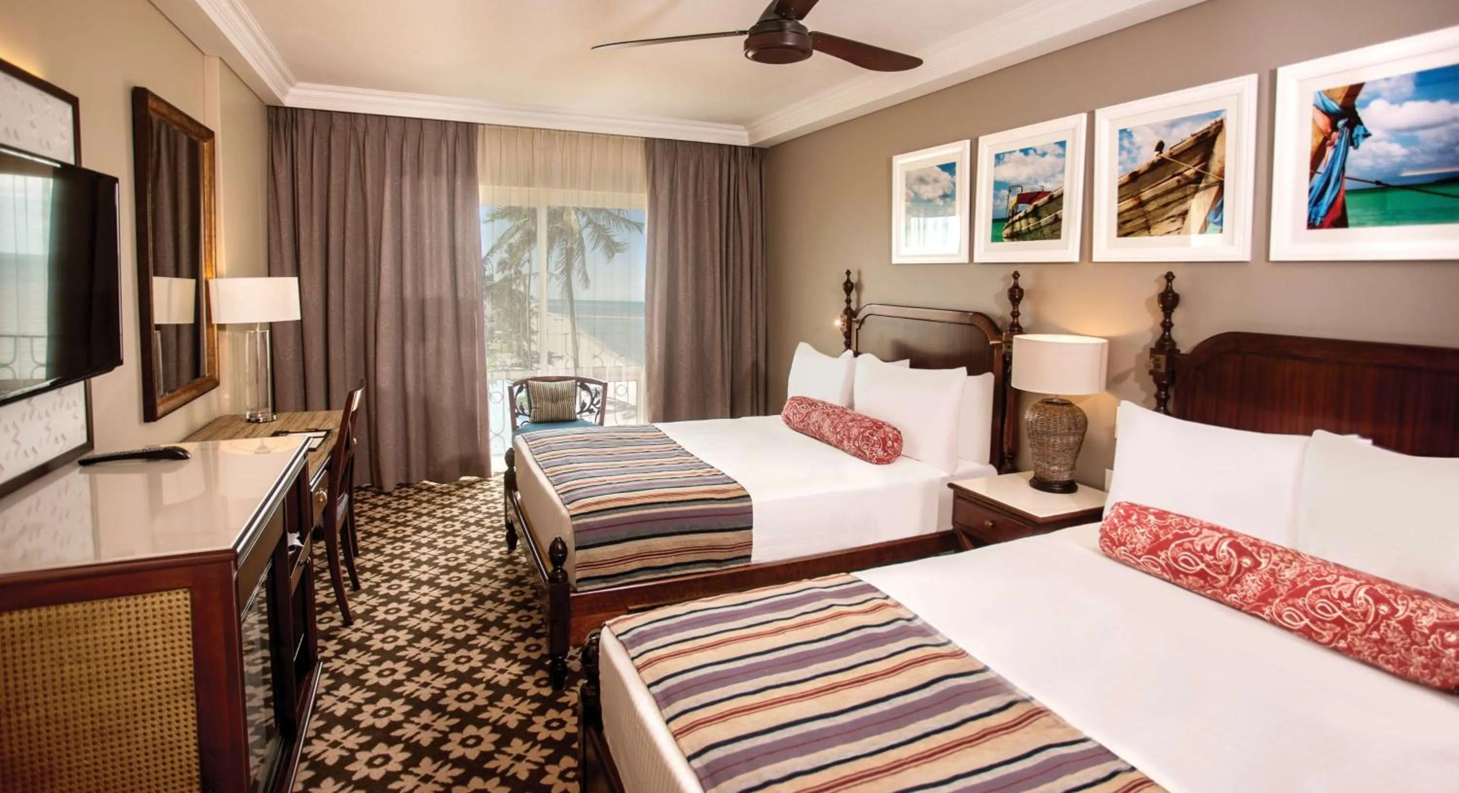 Bedroom, Bed in Southern Sun Maputo