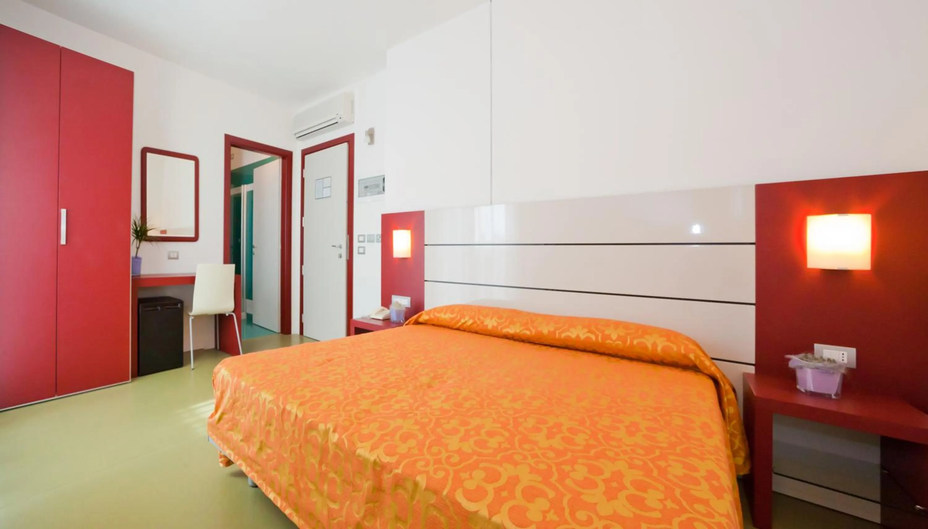 Bed in Hotel Raffaello