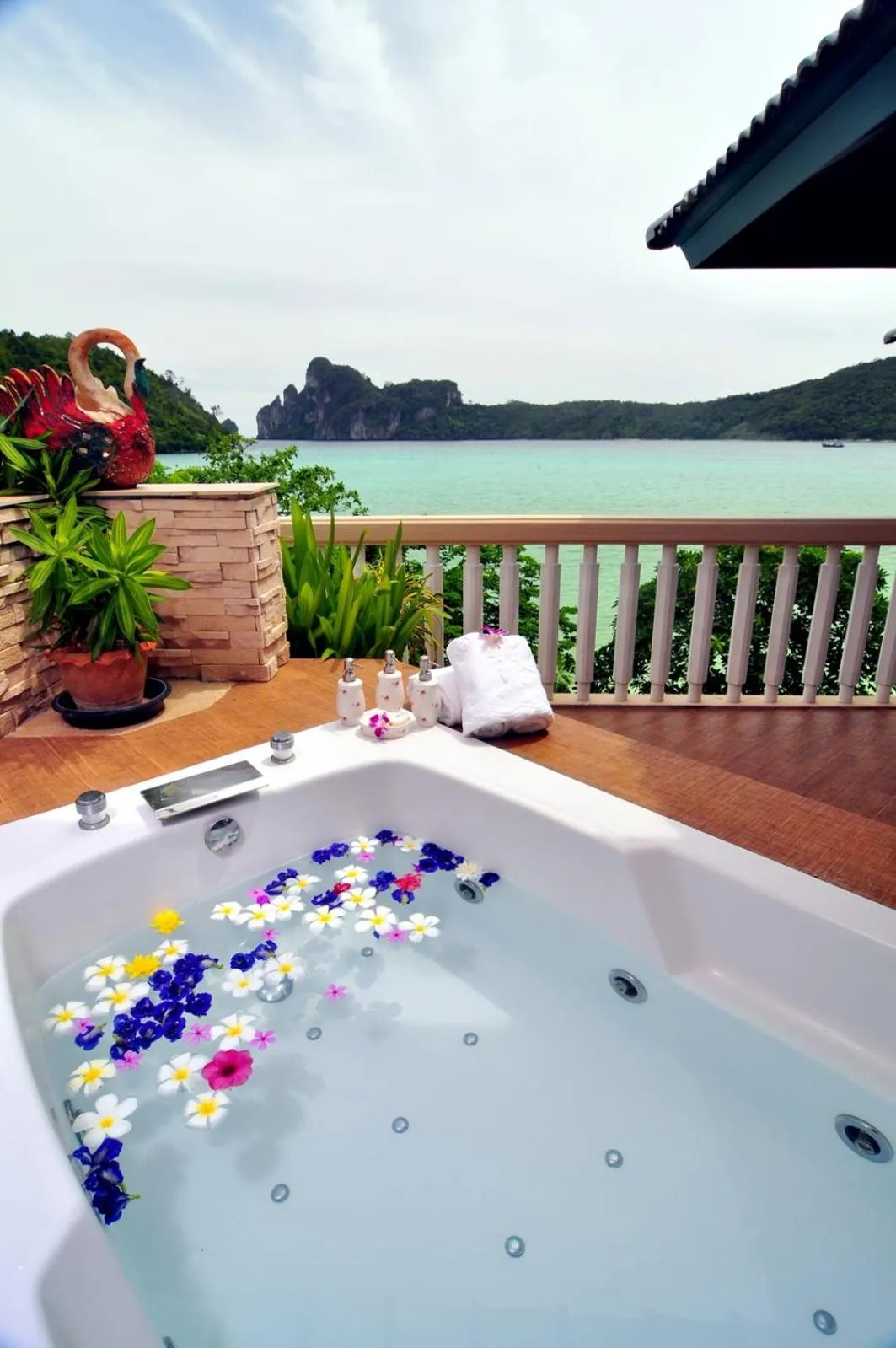 Phi Phi Island Cabana Hotel