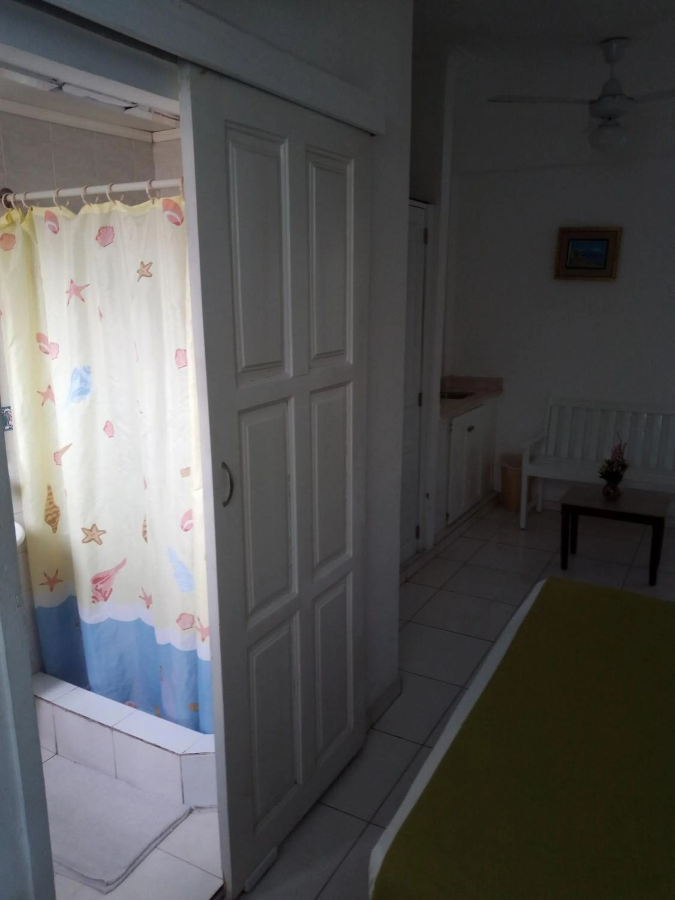 Bathroom, Bed in Royal Palace Hotel