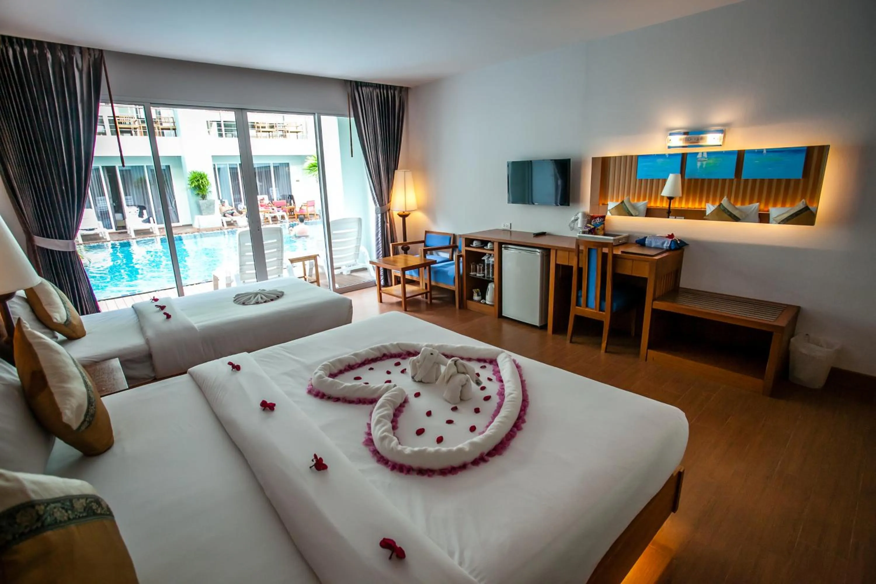 Pool view, Bed in Phi Phi Harbour View Hotel-SHA Extra Plus