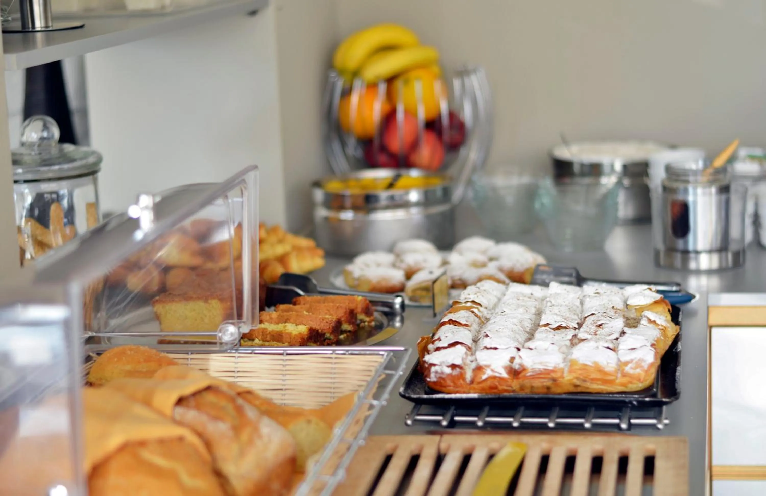 Buffet breakfast in Alexander Inn