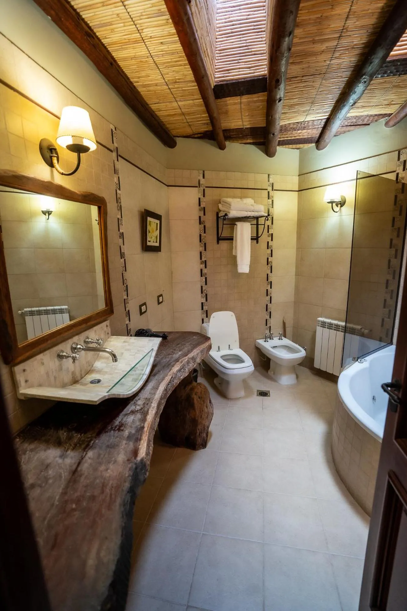 La Casa De La Bodega - Wine Boutique Hotel