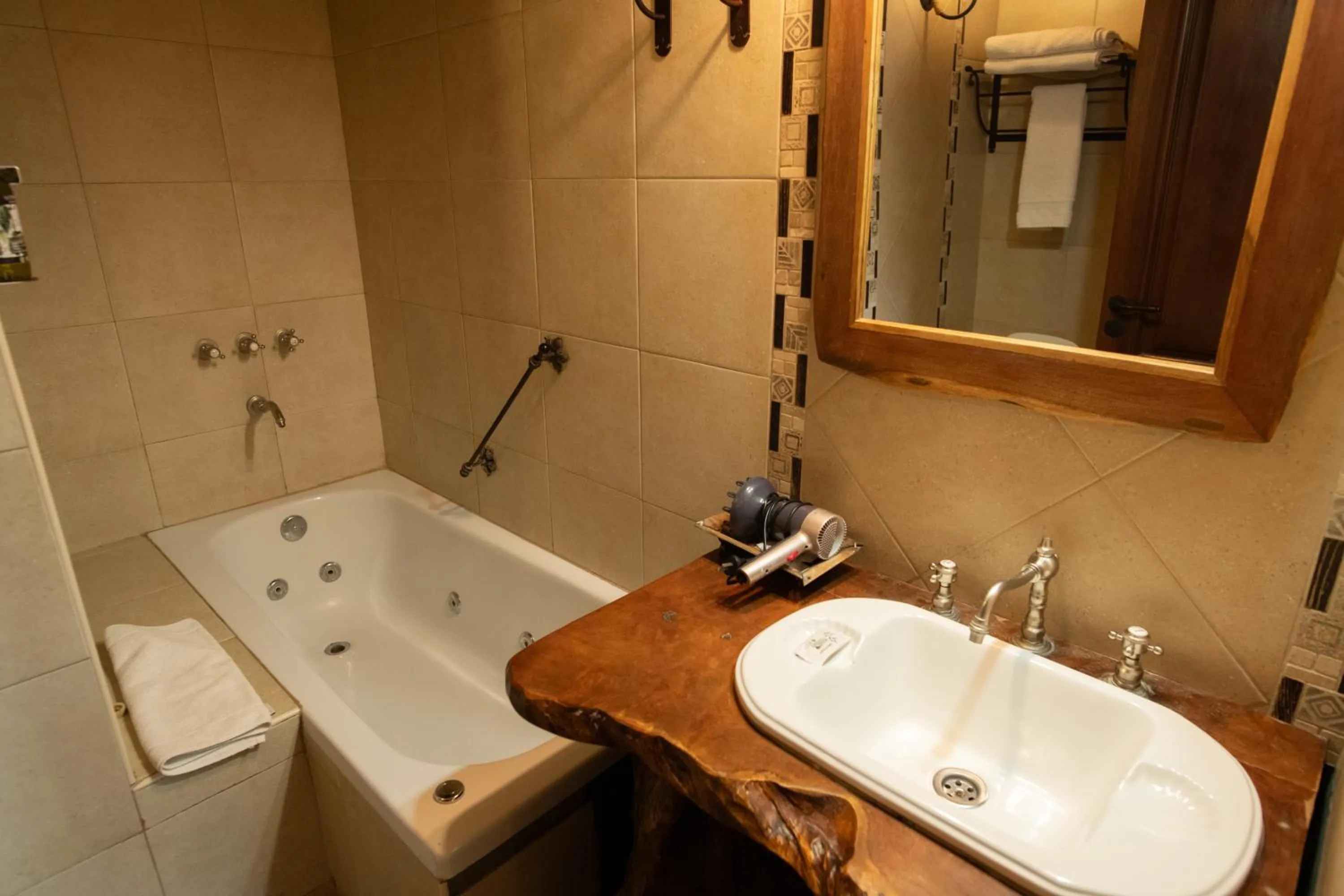 La Casa De La Bodega - Wine Boutique Hotel