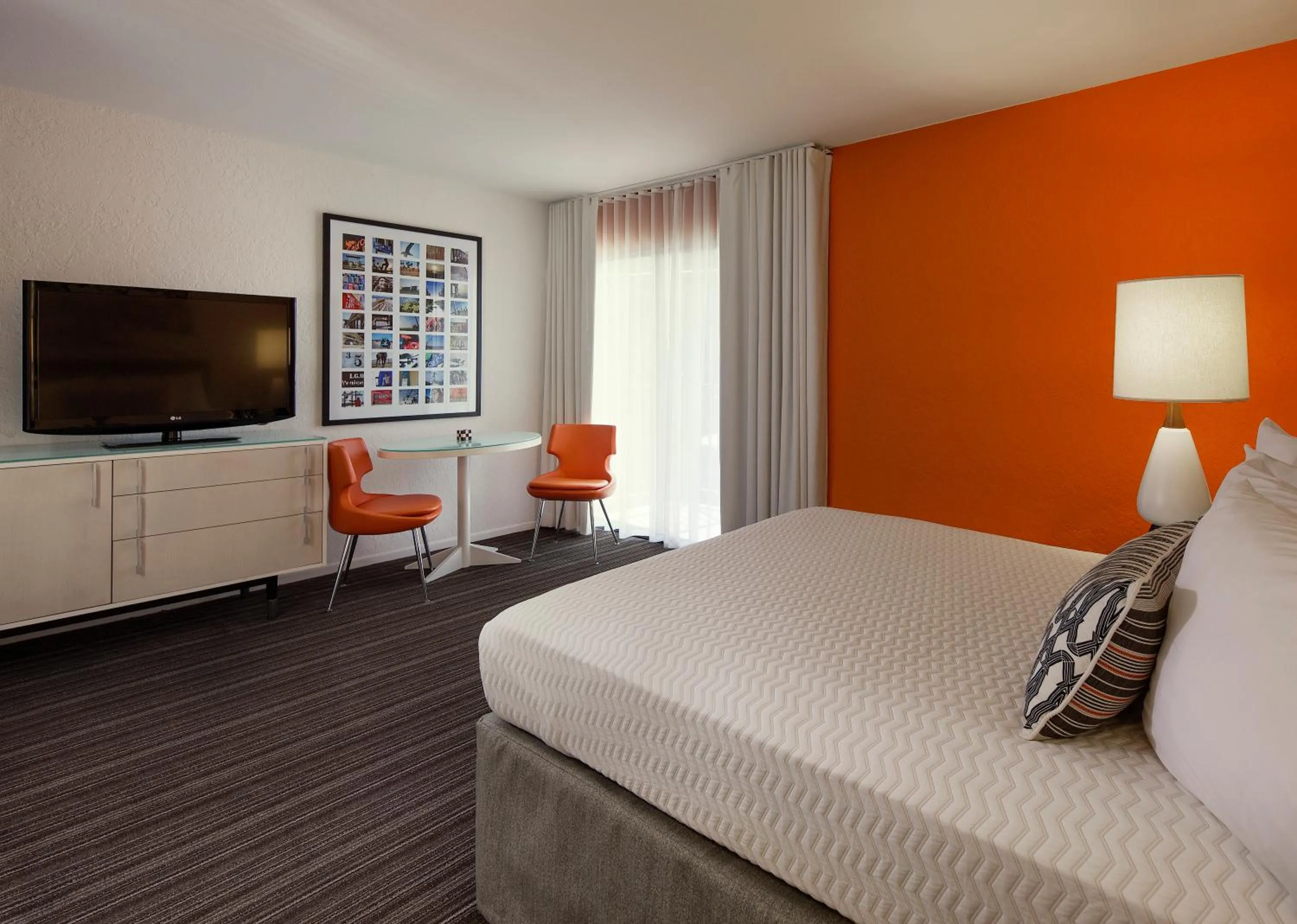 Photo of the whole room, Bed in Inn at Venice Beach