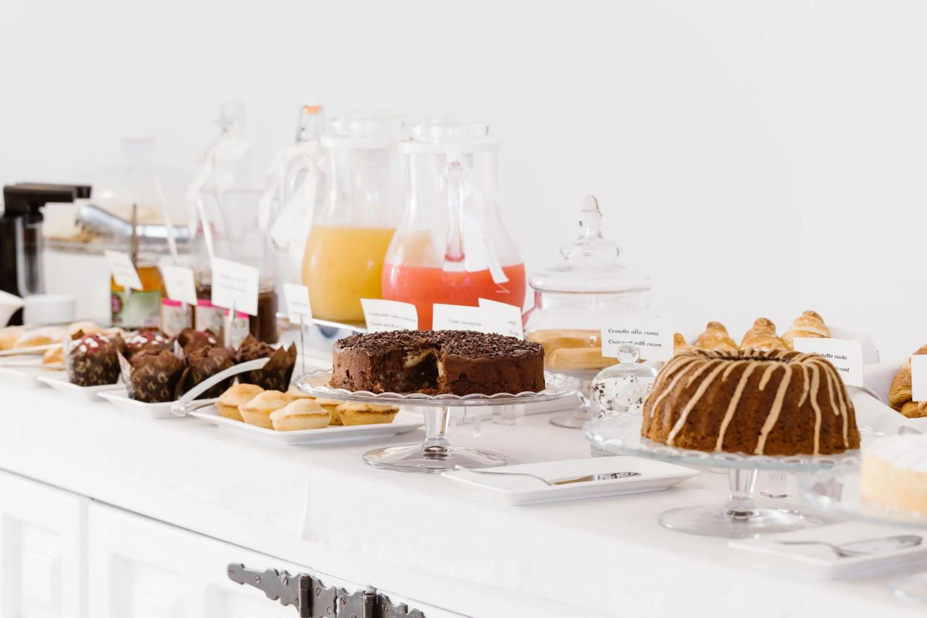 Buffet breakfast in Giovì Relais