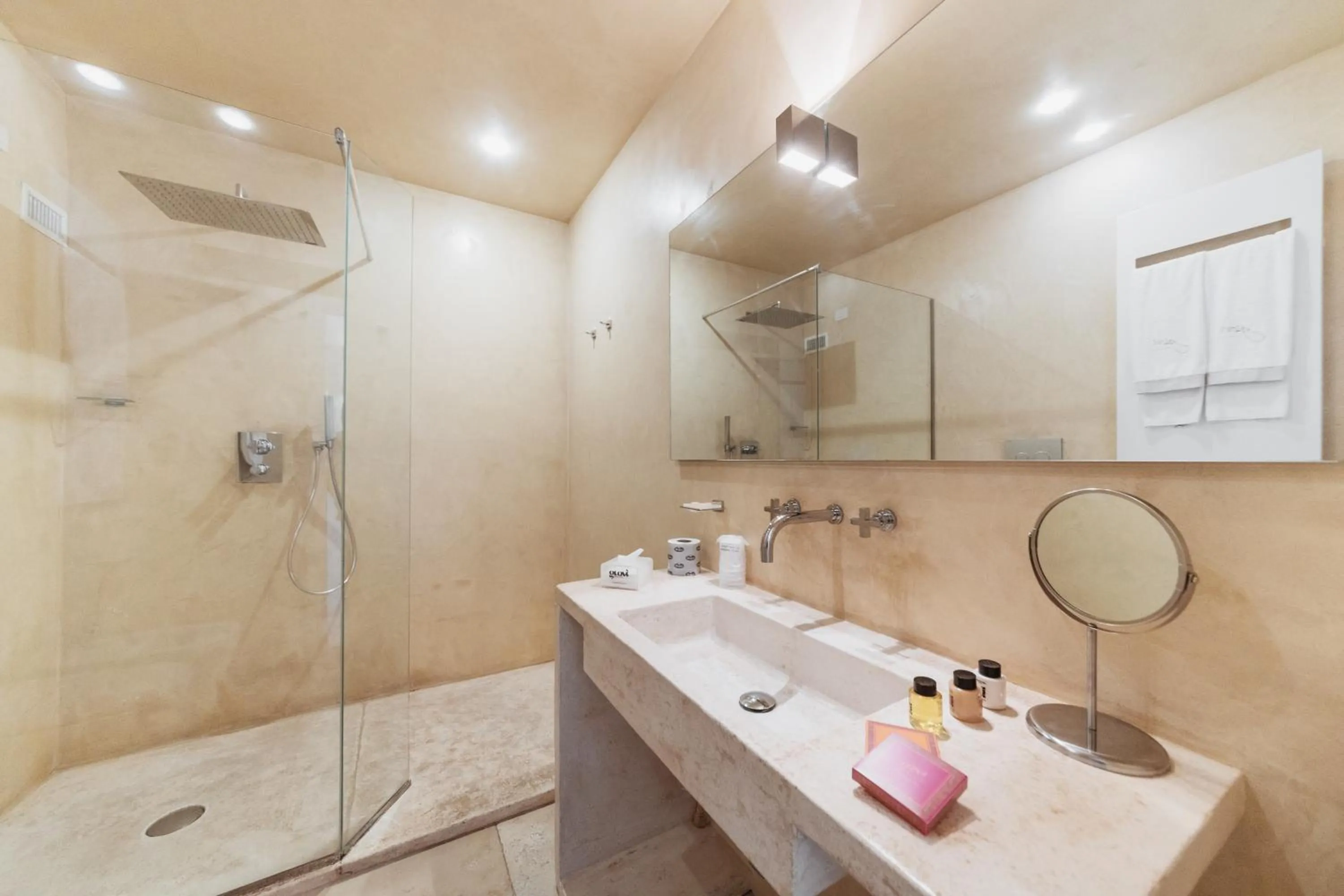 Shower in Giovì Relais