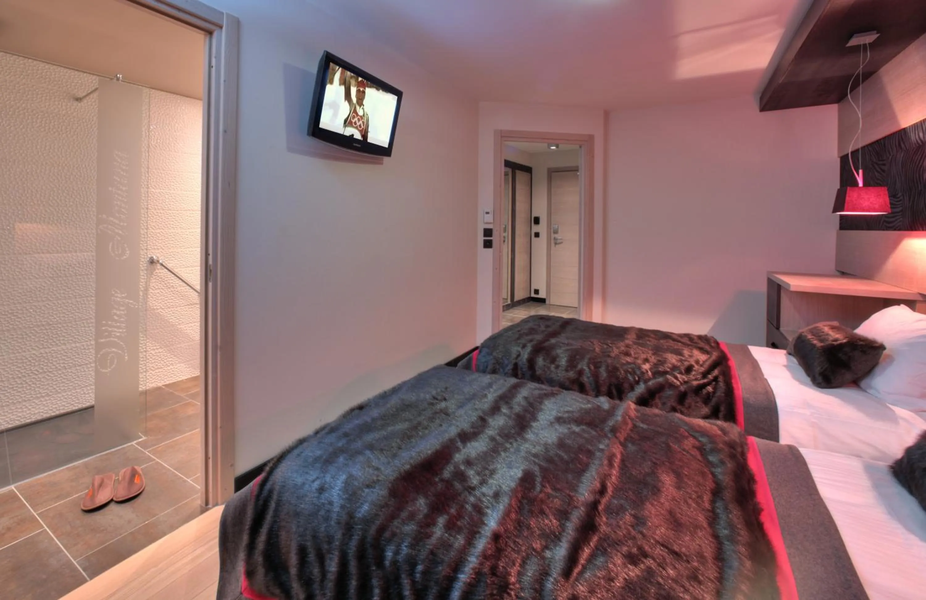 Bathroom, Bed in Residence Montana Plein Sud