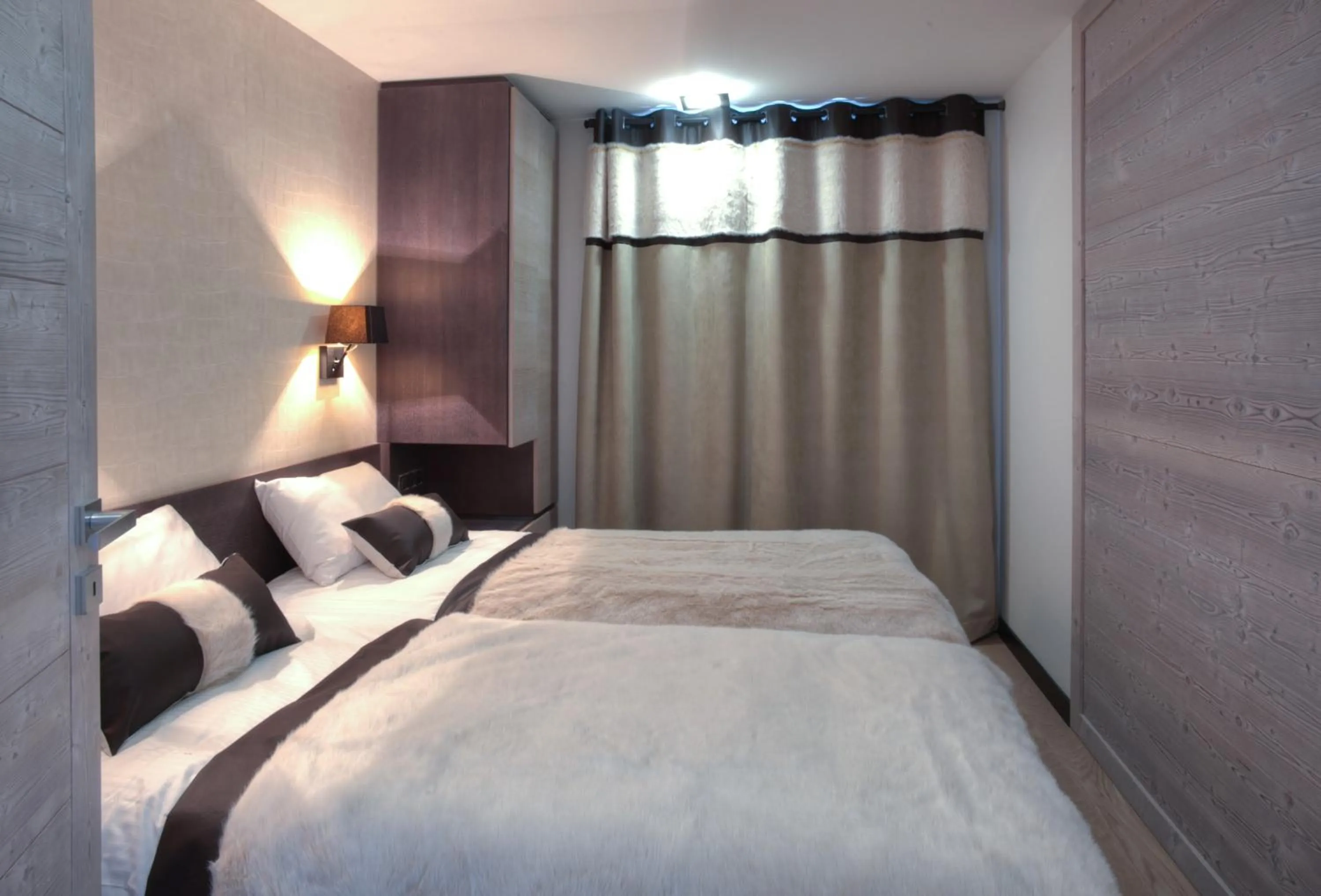 Photo of the whole room, Bed in Residence Montana Plein Sud