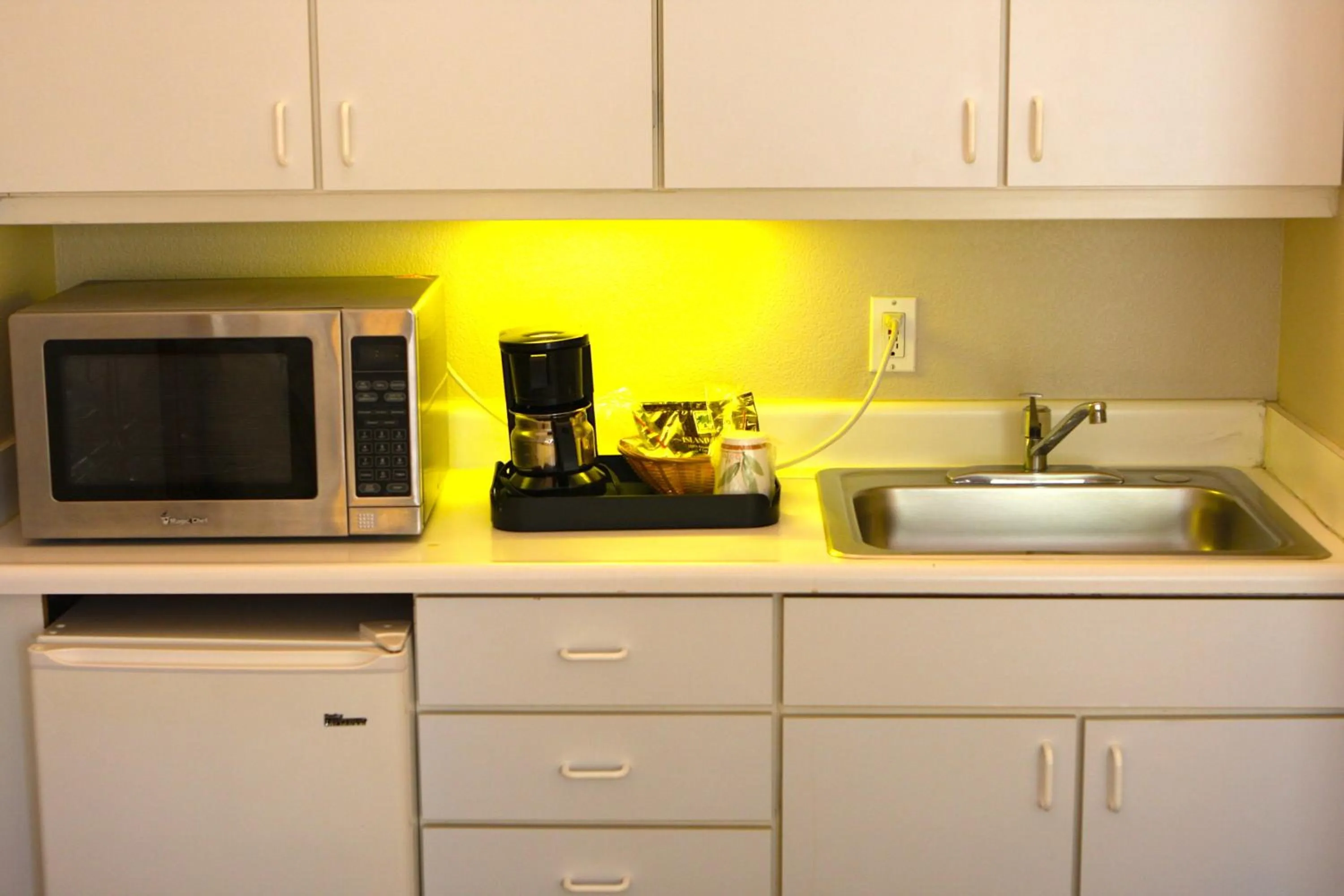 Kitchen or kitchenette in Hotel Buena Vista - San Luis Obispo