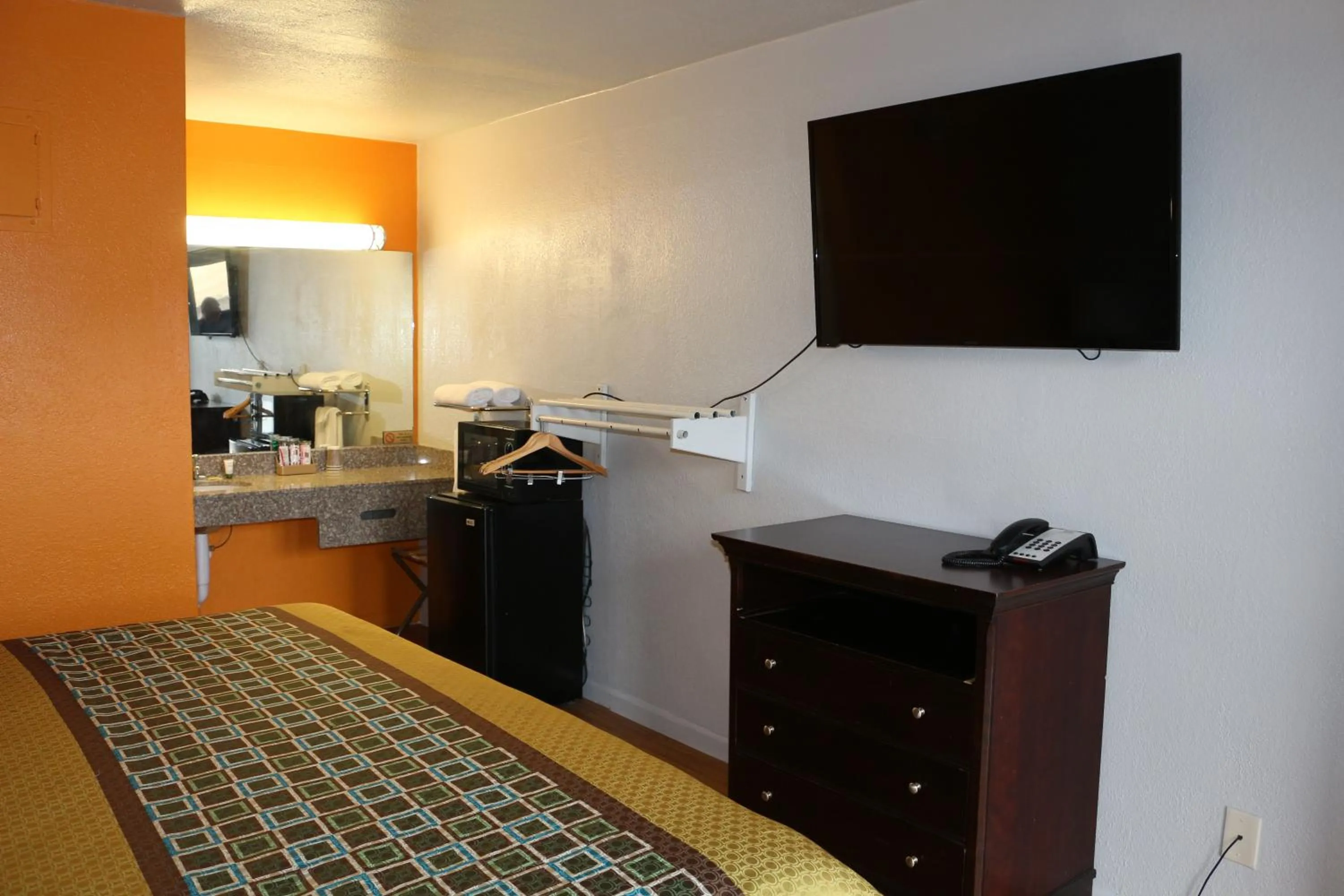 TV and multimedia, Bed in Lone Star Inn Kerrville/Fredericksburg