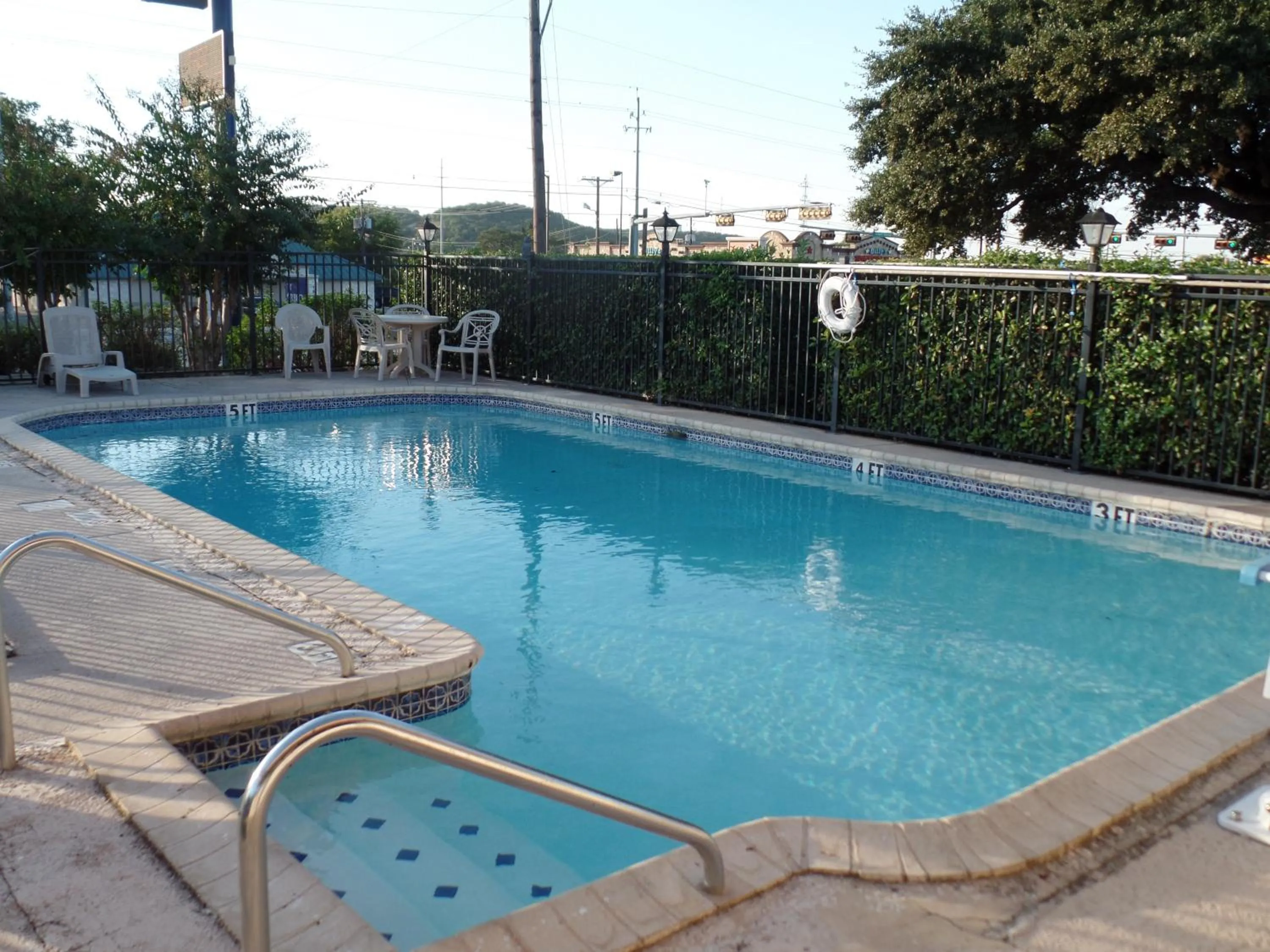 Swimming pool in Lone Star Inn Kerrville/Fredericksburg