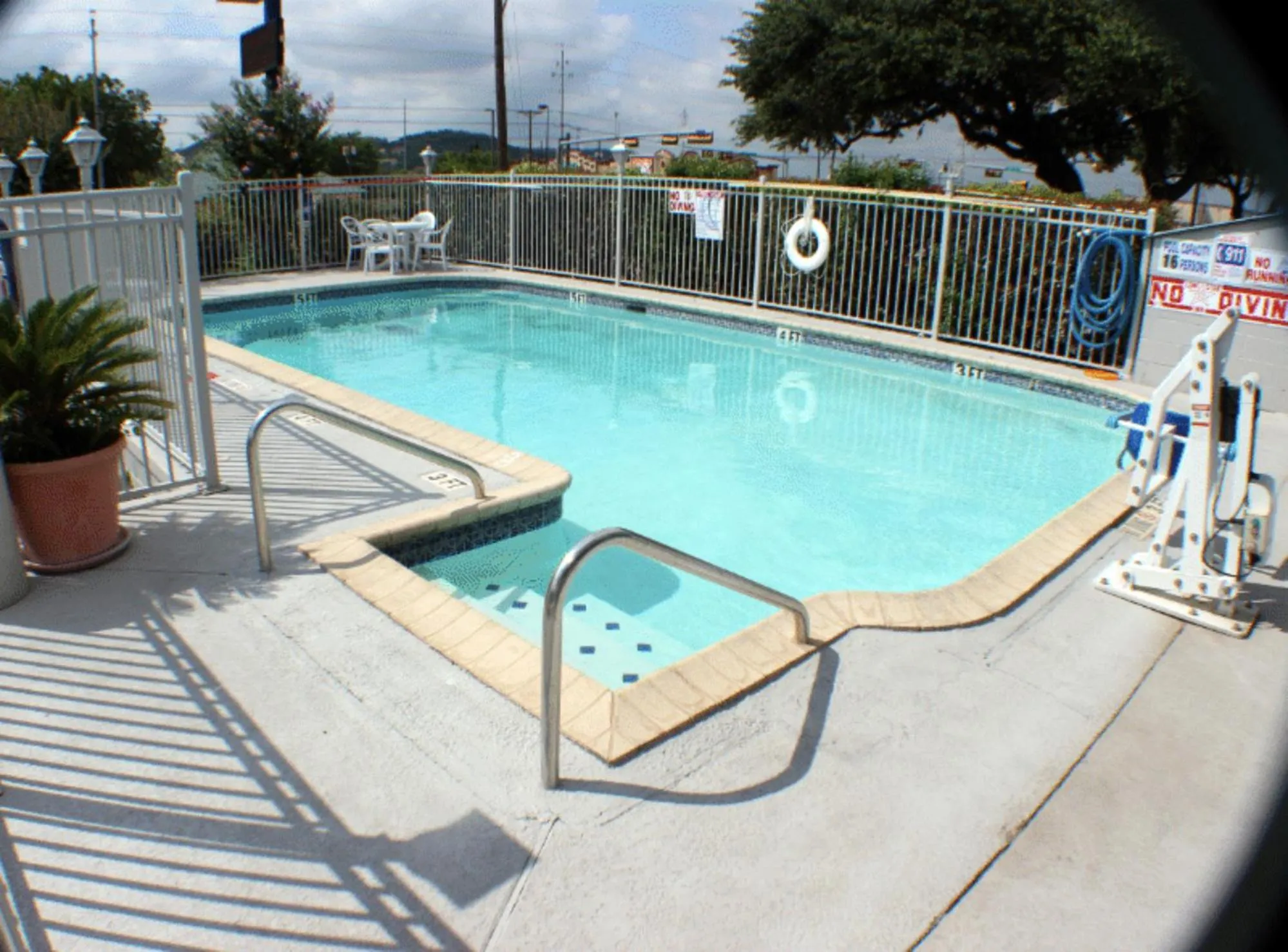 Swimming pool in Lone Star Inn Kerrville/Fredericksburg