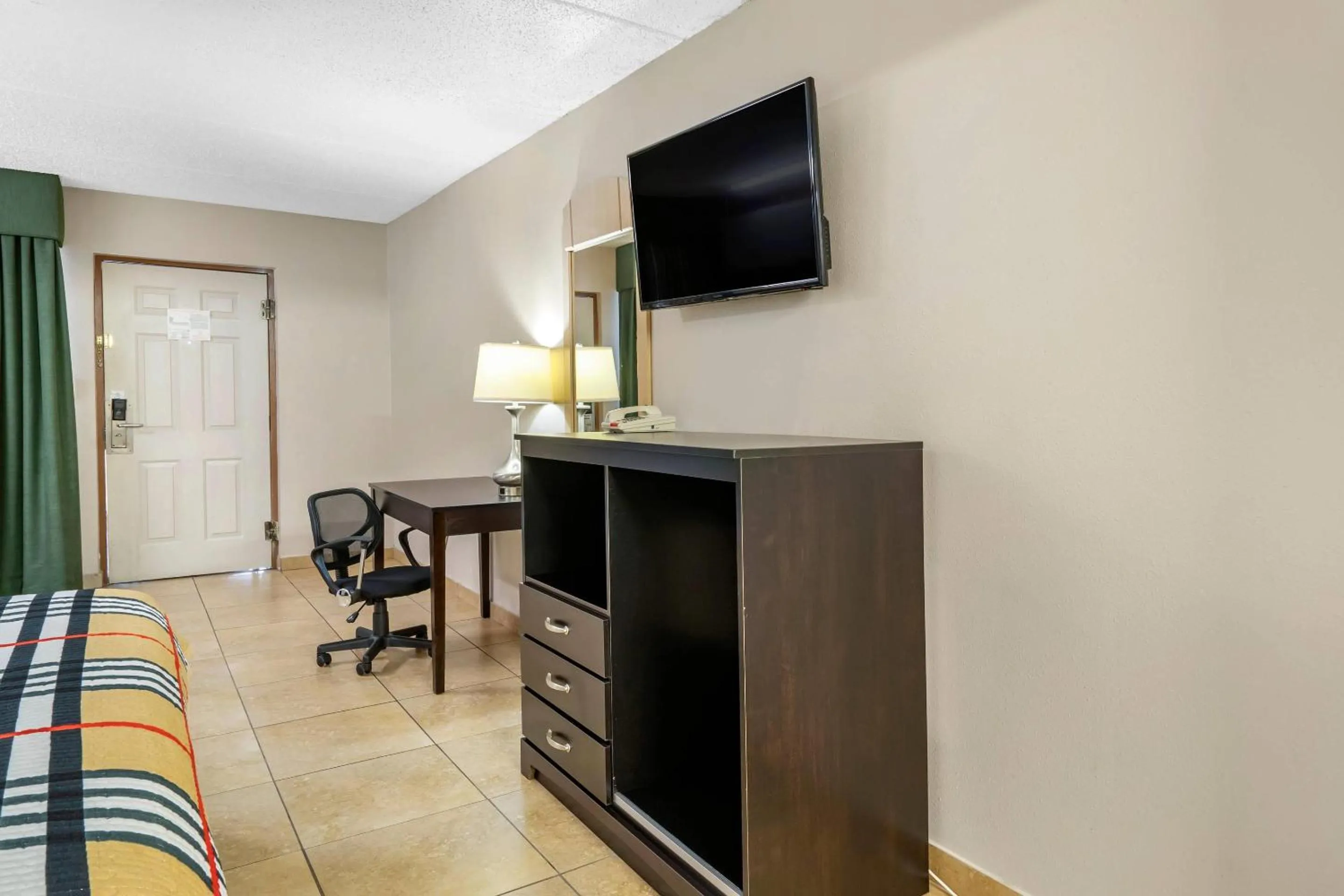 Bedroom, Bed in Rodeway Inn Clearwater-Dunedin