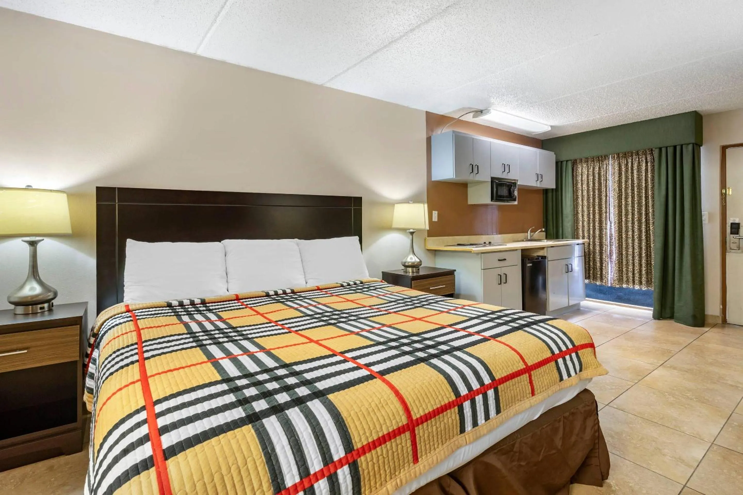 Bedroom, Bed in Rodeway Inn Clearwater-Dunedin