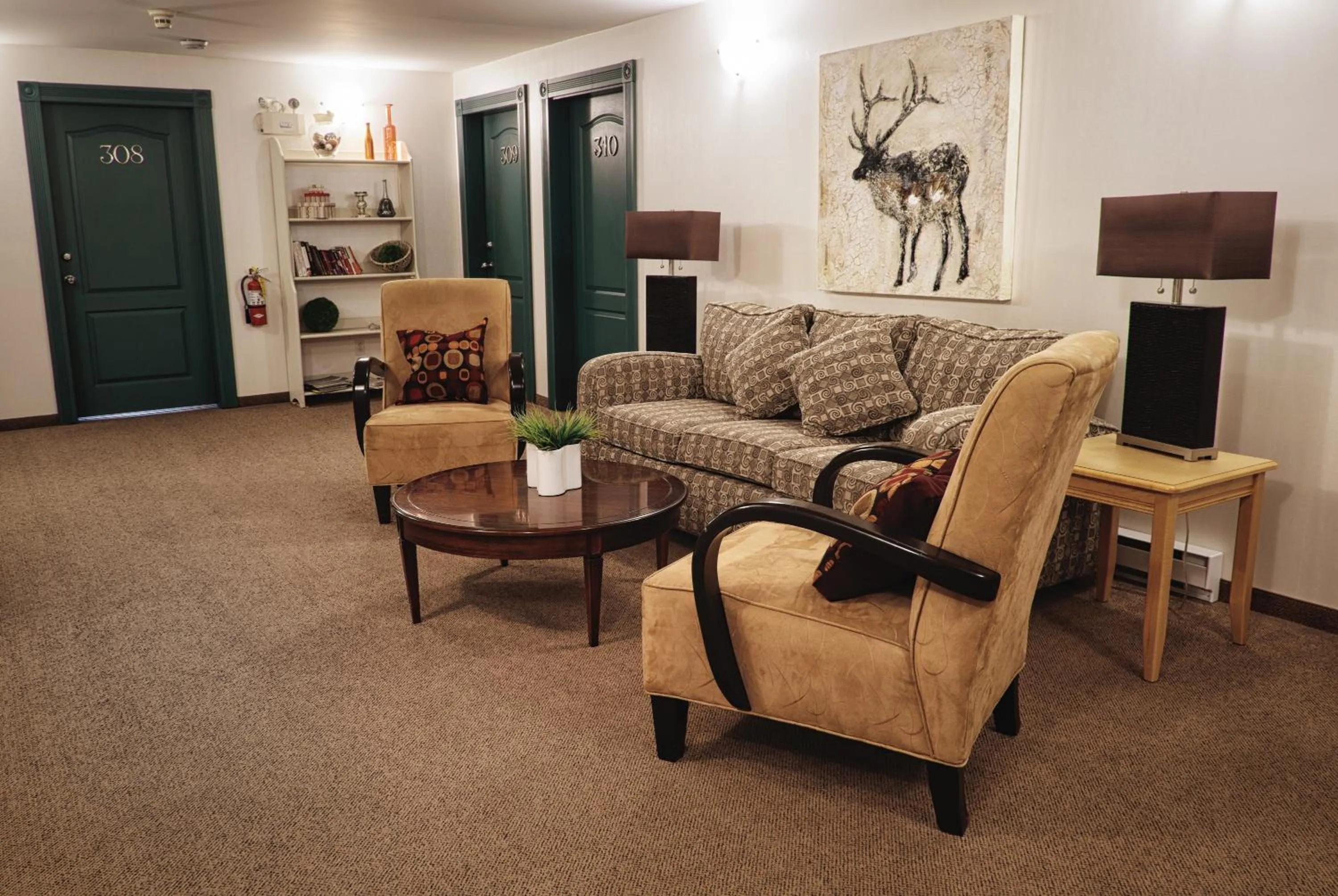 Living room in Smugglers Cove Inn