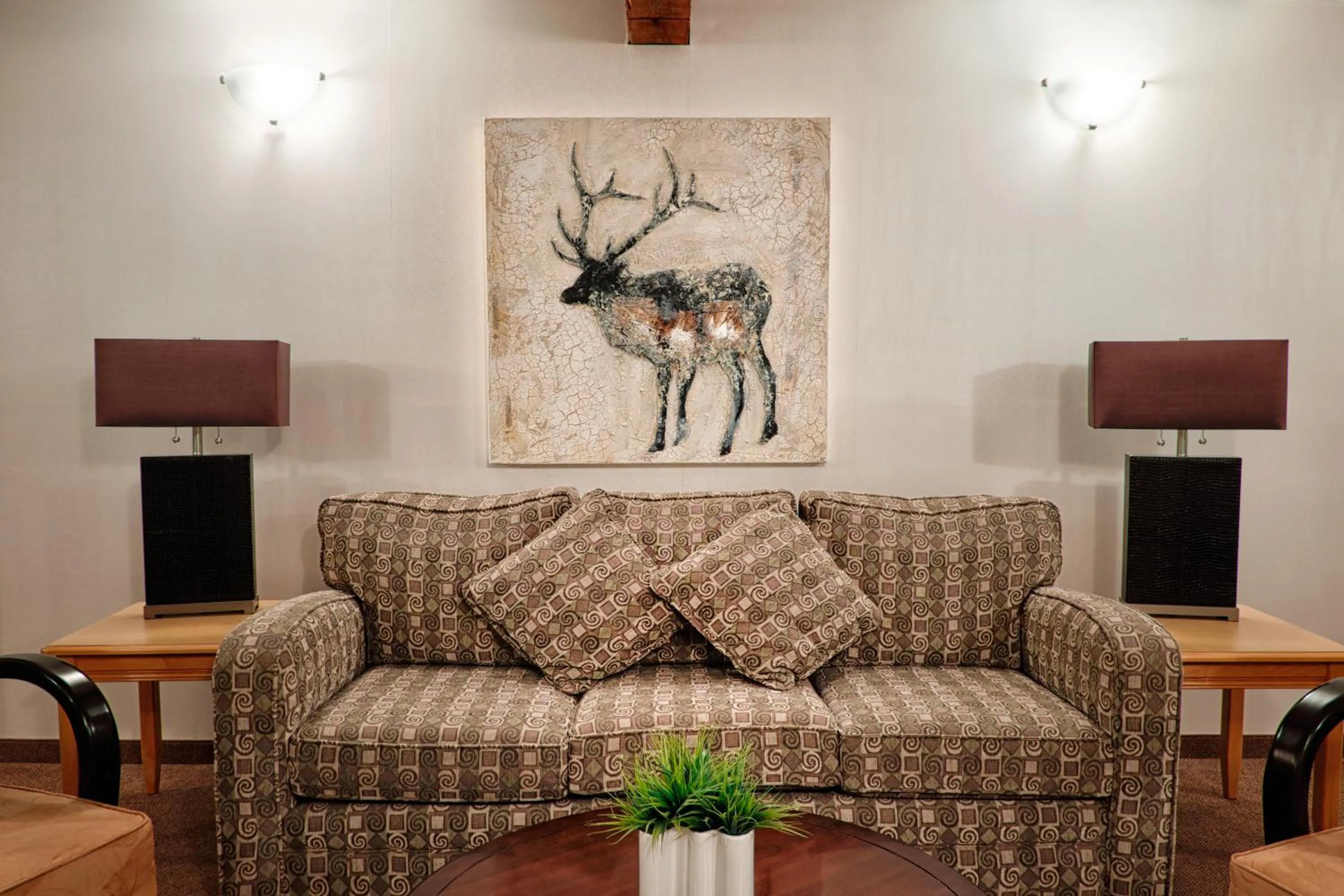 Living room in Smugglers Cove Inn