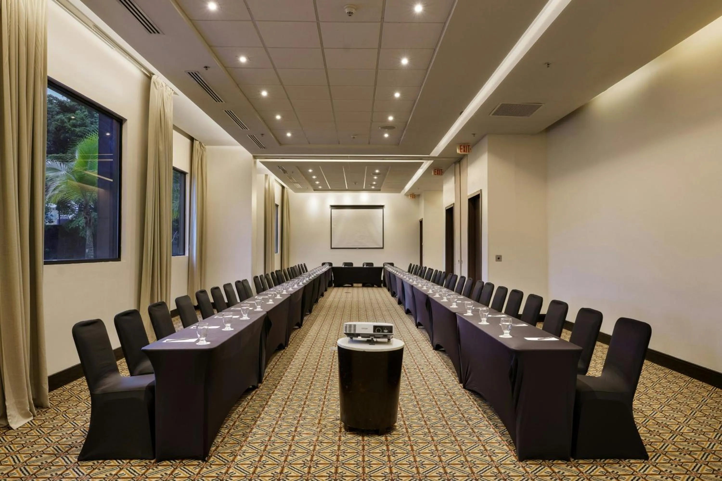 Meeting/conference room in Courtyard by Marriott Panama Metromall