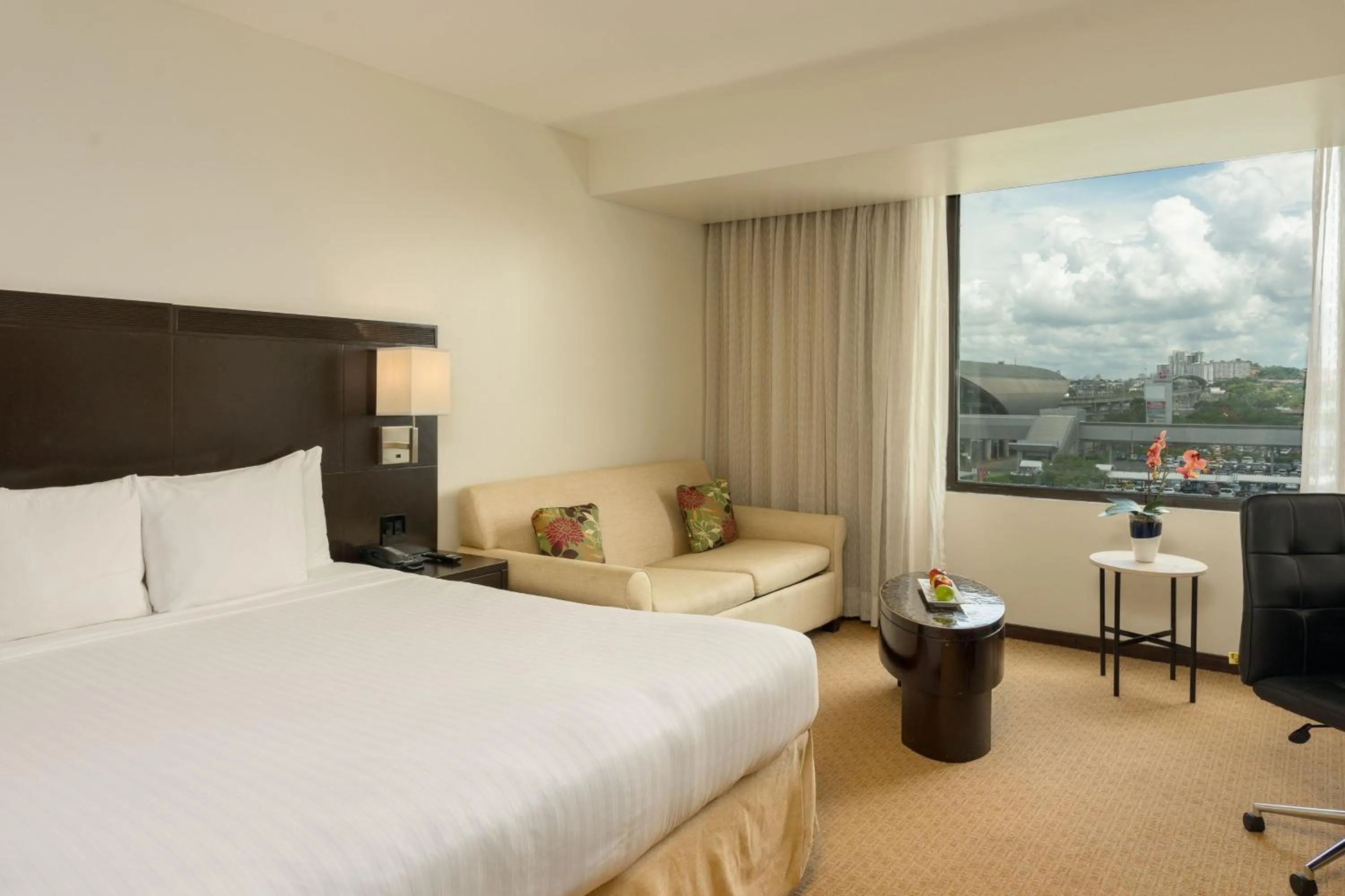 Photo of the whole room, Bed in Courtyard by Marriott Panama Metromall