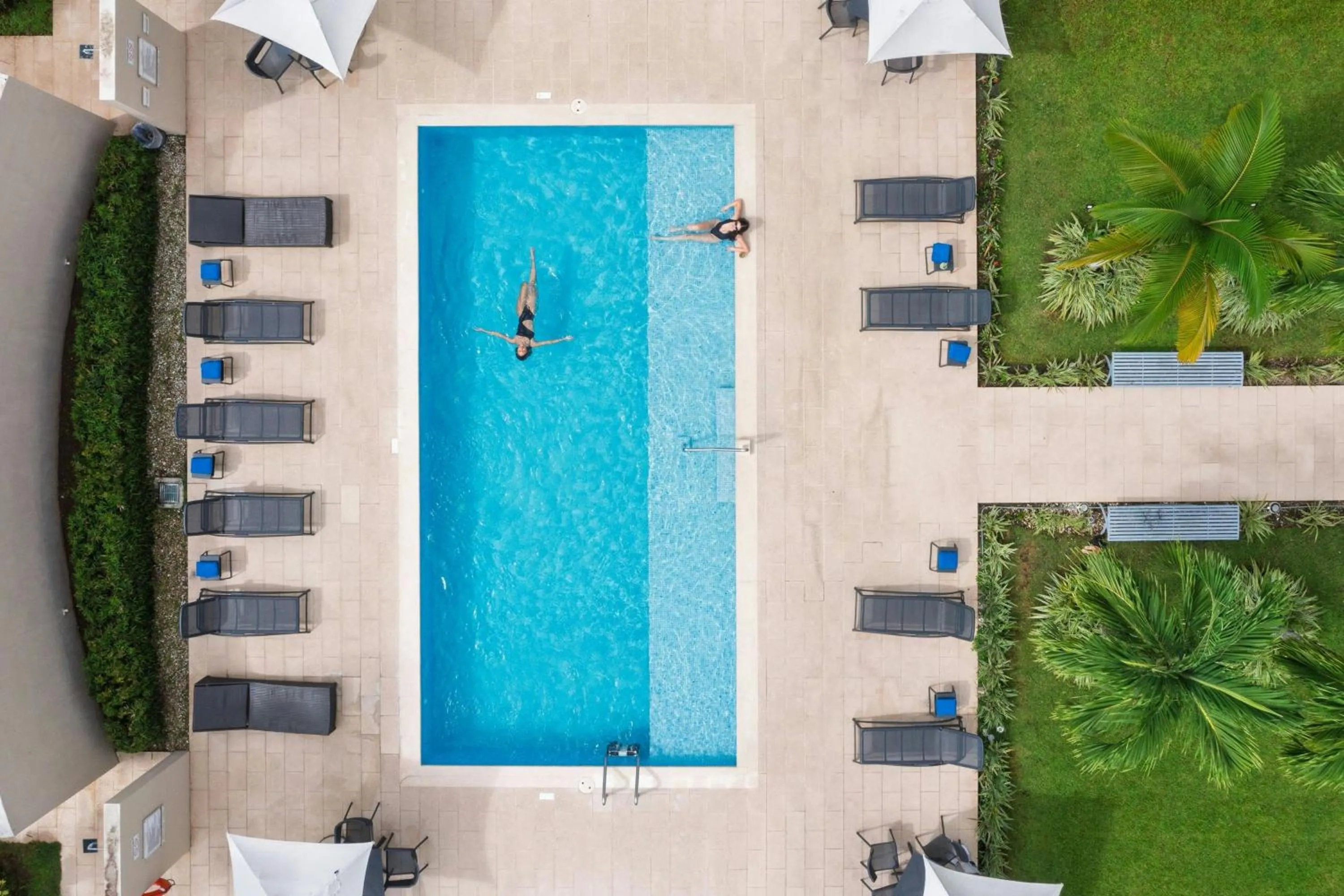 Swimming pool in Courtyard by Marriott Panama Metromall
