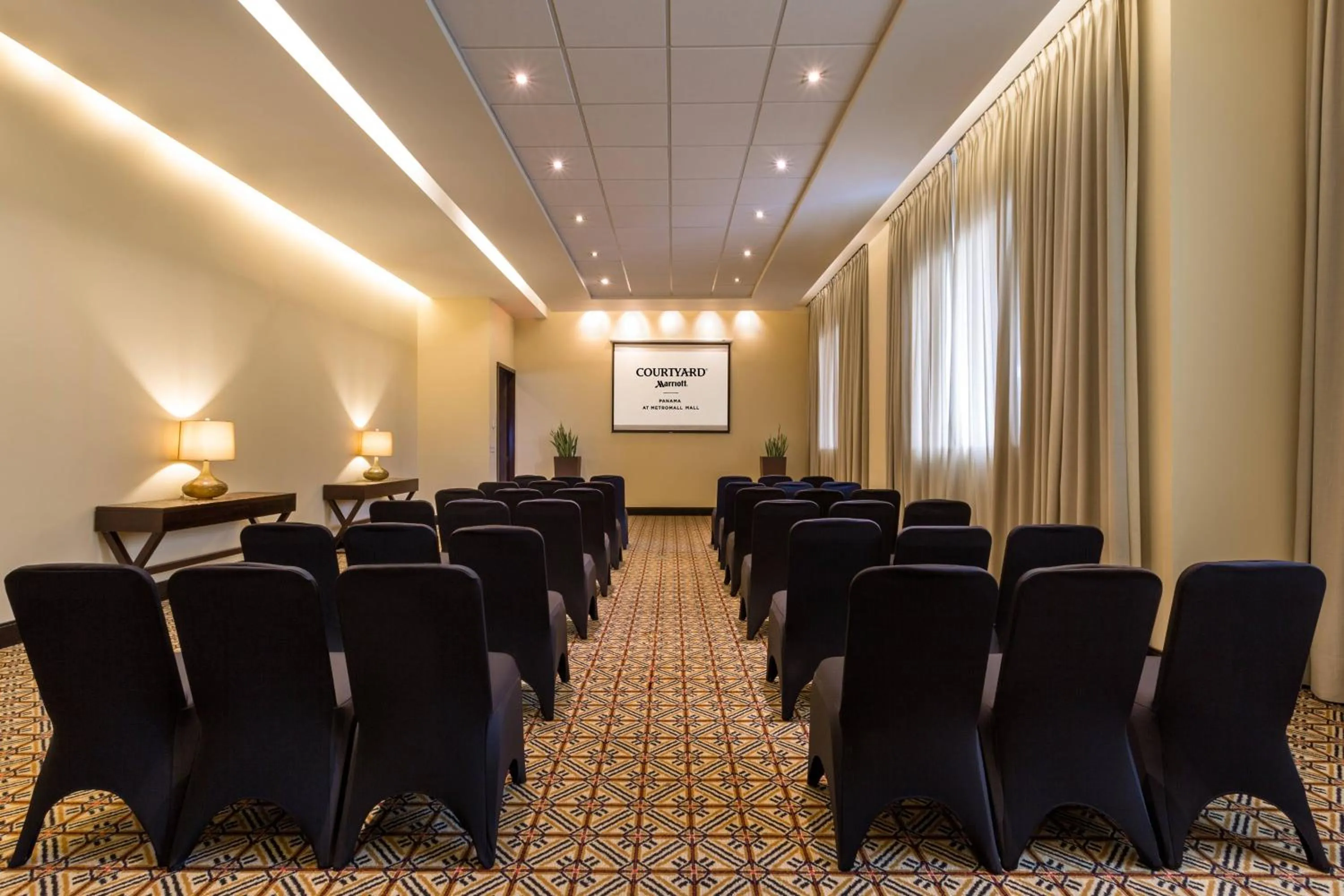 Meeting/conference room in Courtyard by Marriott Panama Metromall