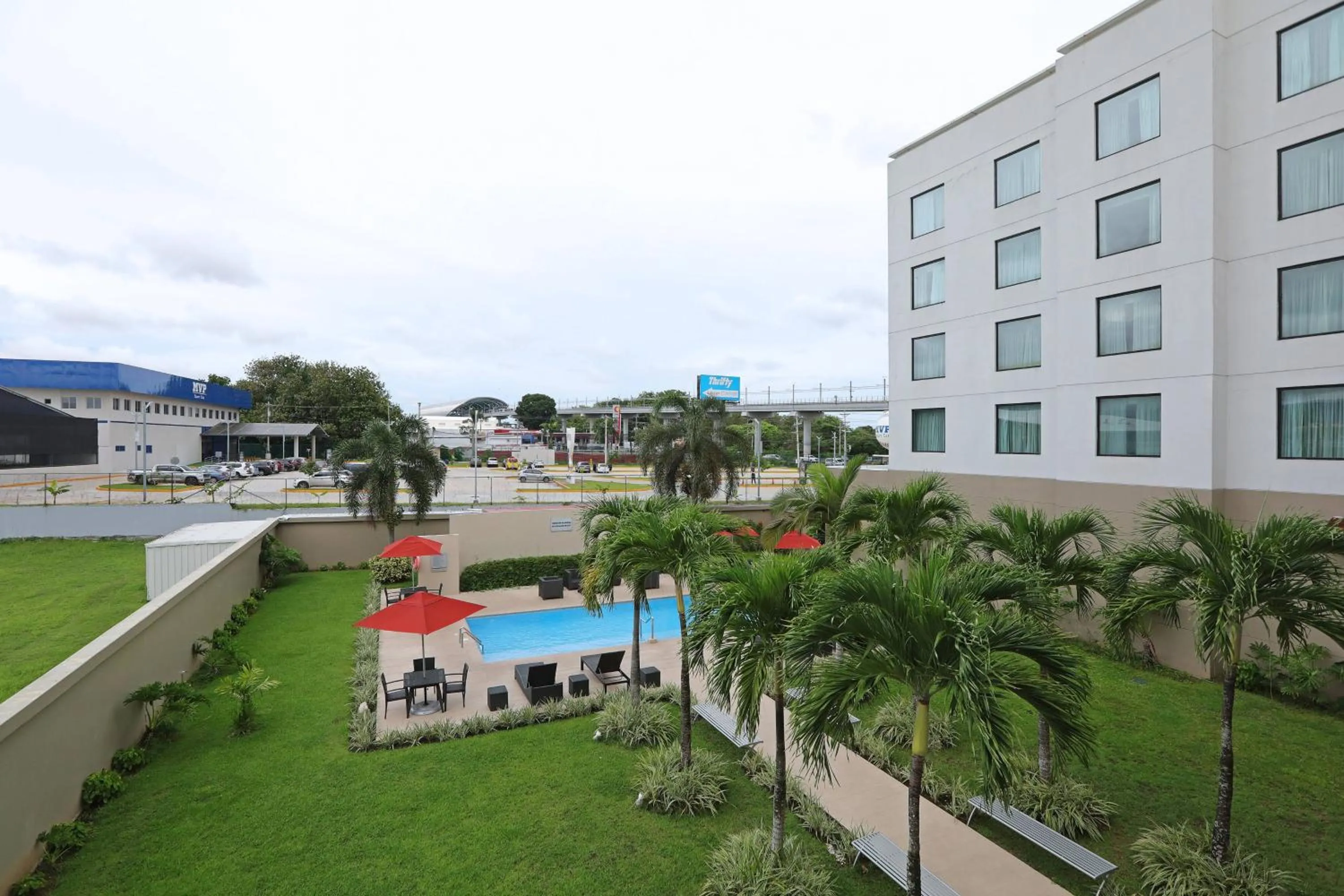 Photo of the whole room in Courtyard by Marriott Panama Metromall