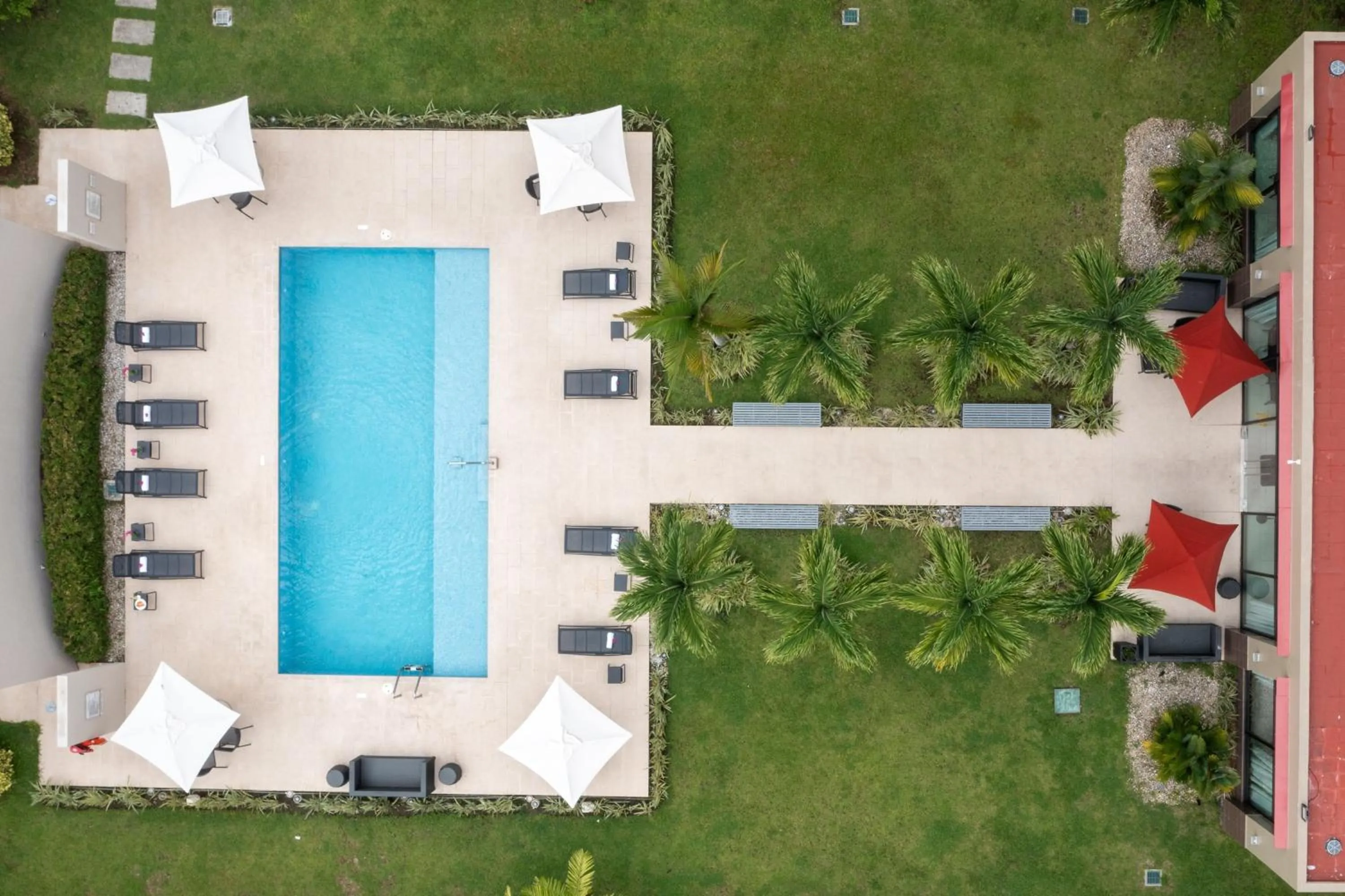 Swimming pool in Courtyard by Marriott Panama Metromall
