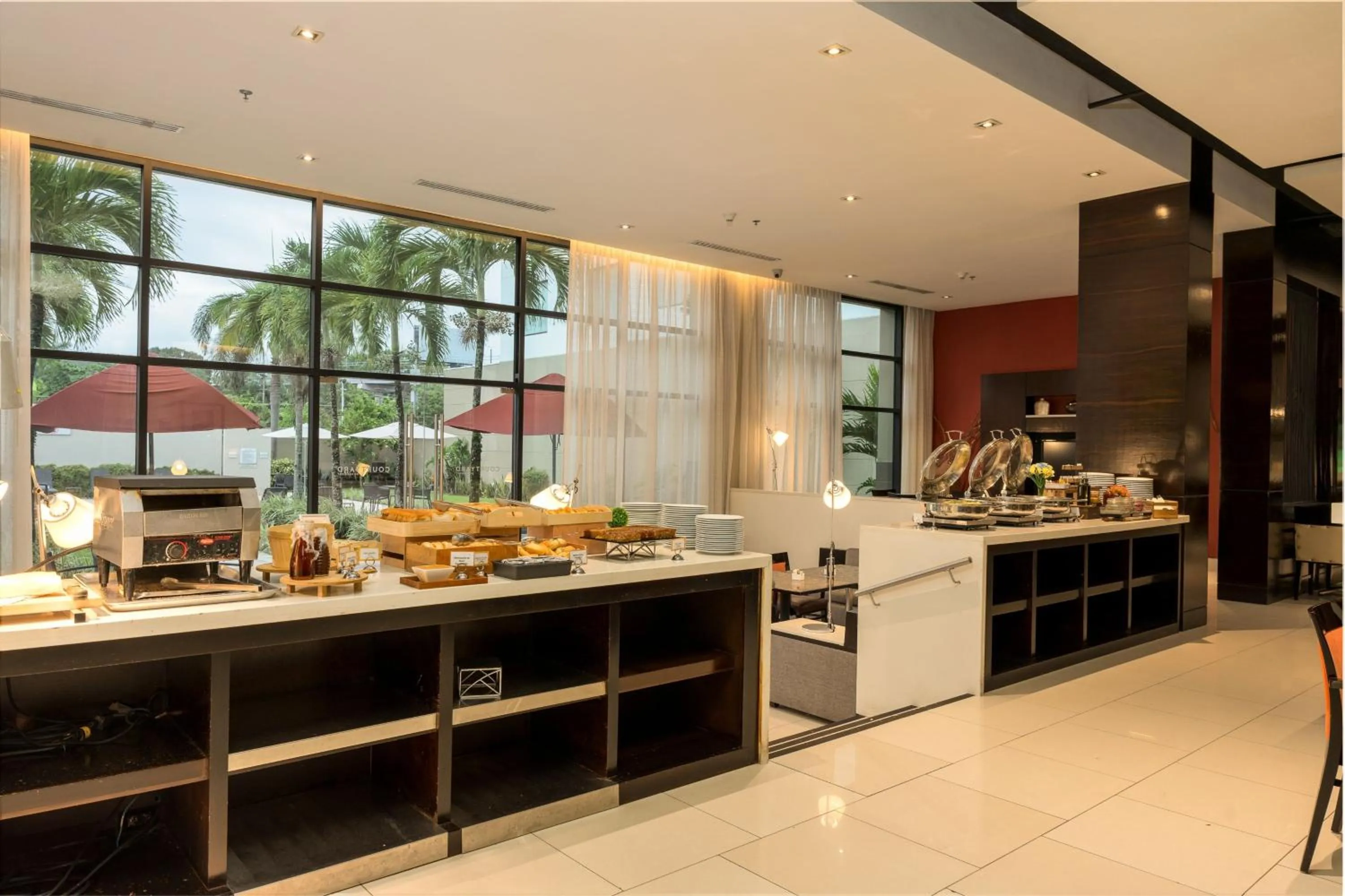 Restaurant/places to eat in Courtyard by Marriott Panama Metromall