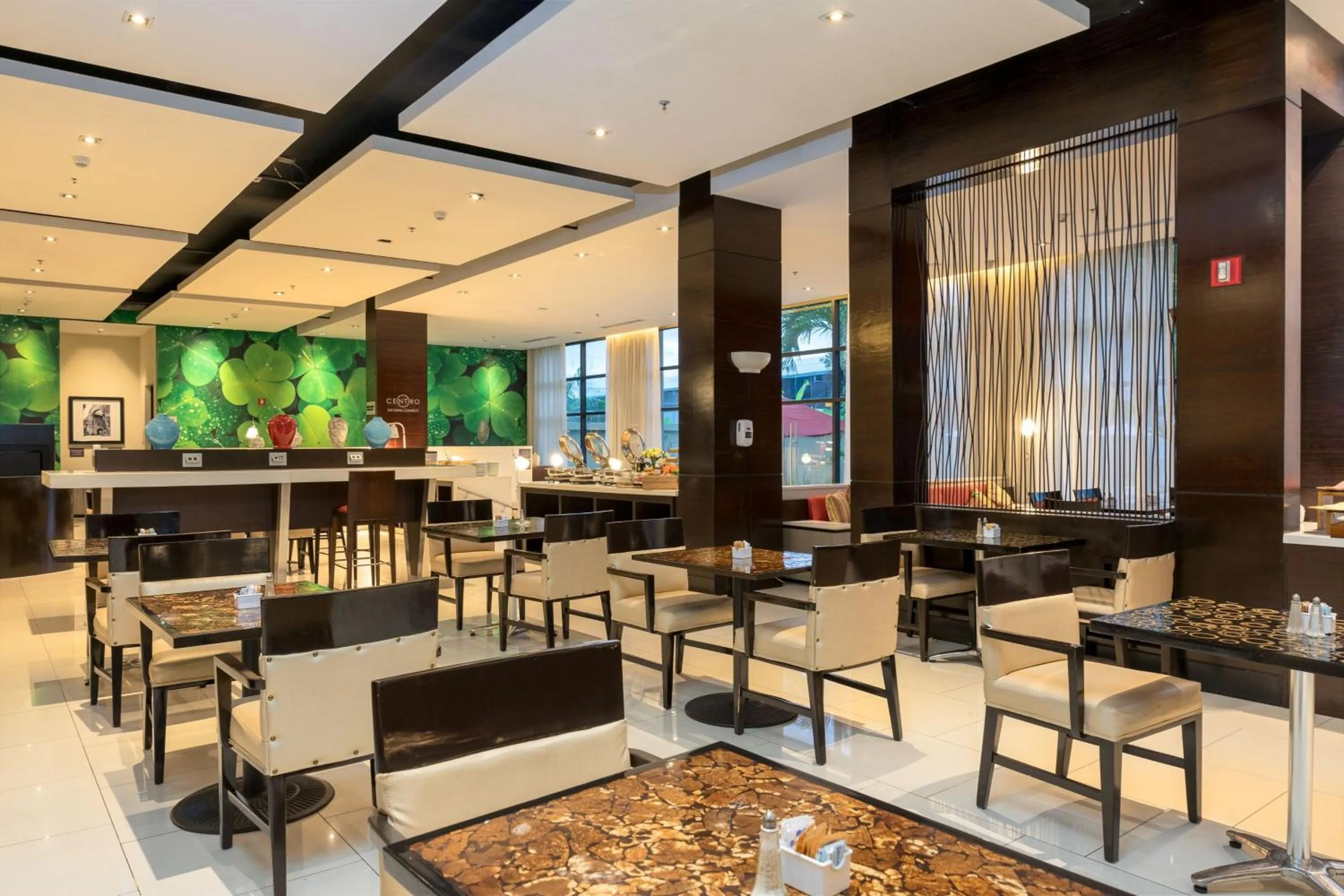 Restaurant/places to eat in Courtyard by Marriott Panama Metromall