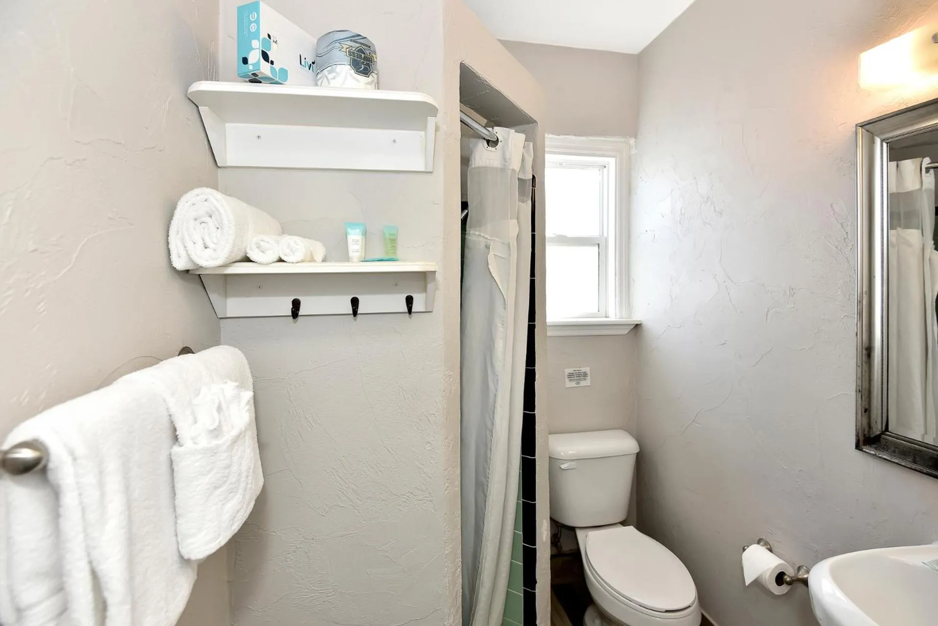 Shoreline Suites & Cabana Cottages – Beachfront