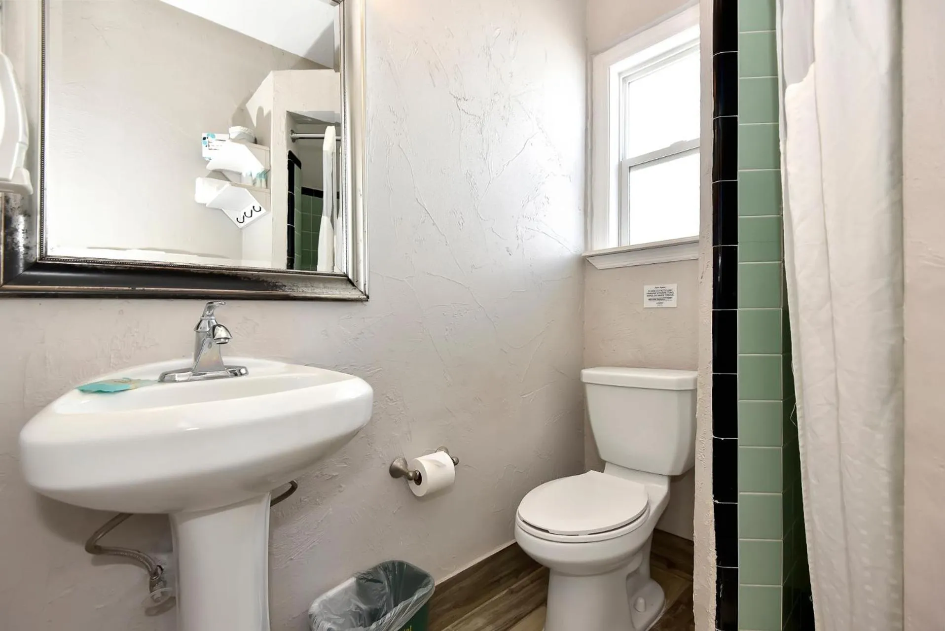 Shoreline Suites & Cabana Cottages – Beachfront