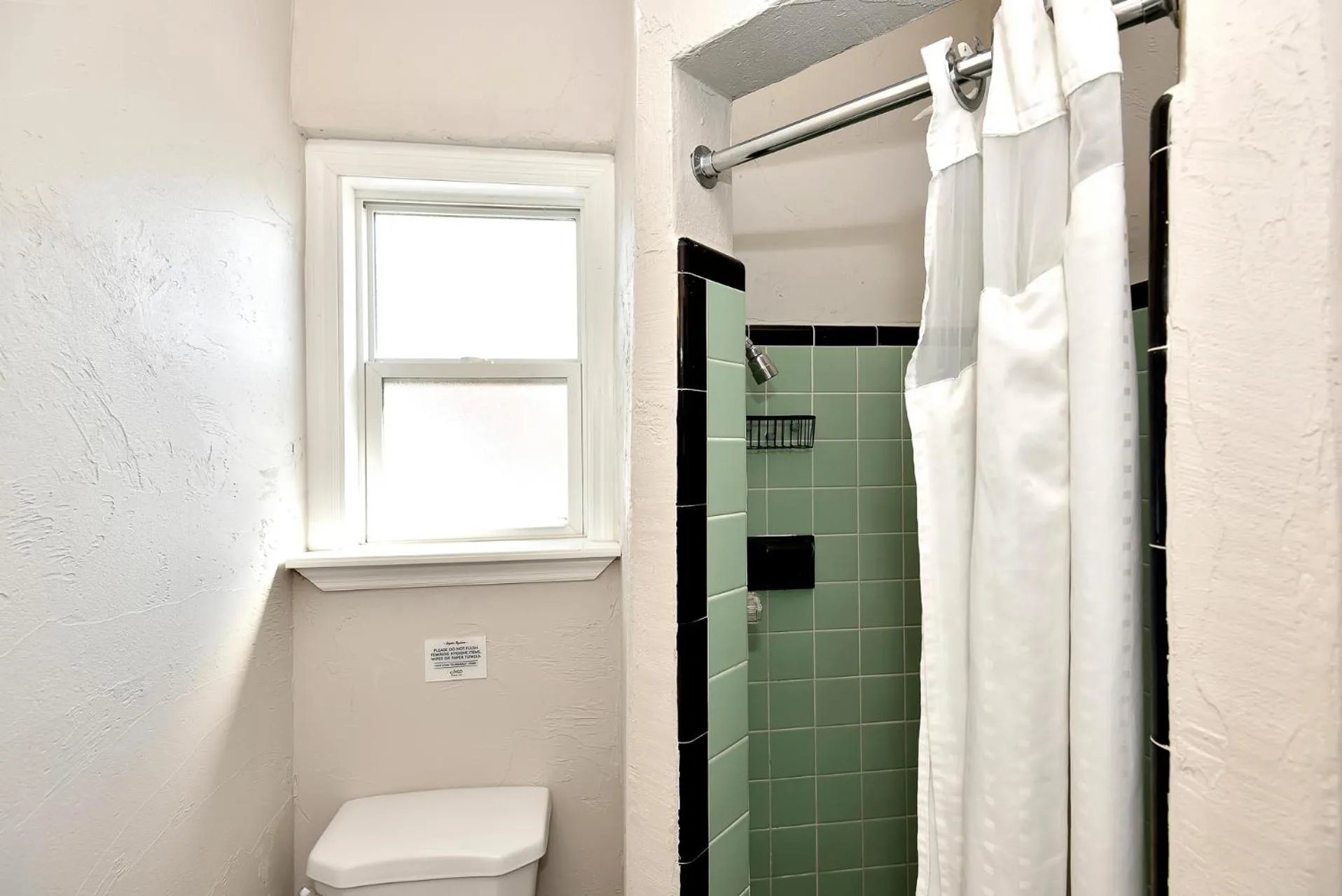 Shoreline Suites & Cabana Cottages – Beachfront