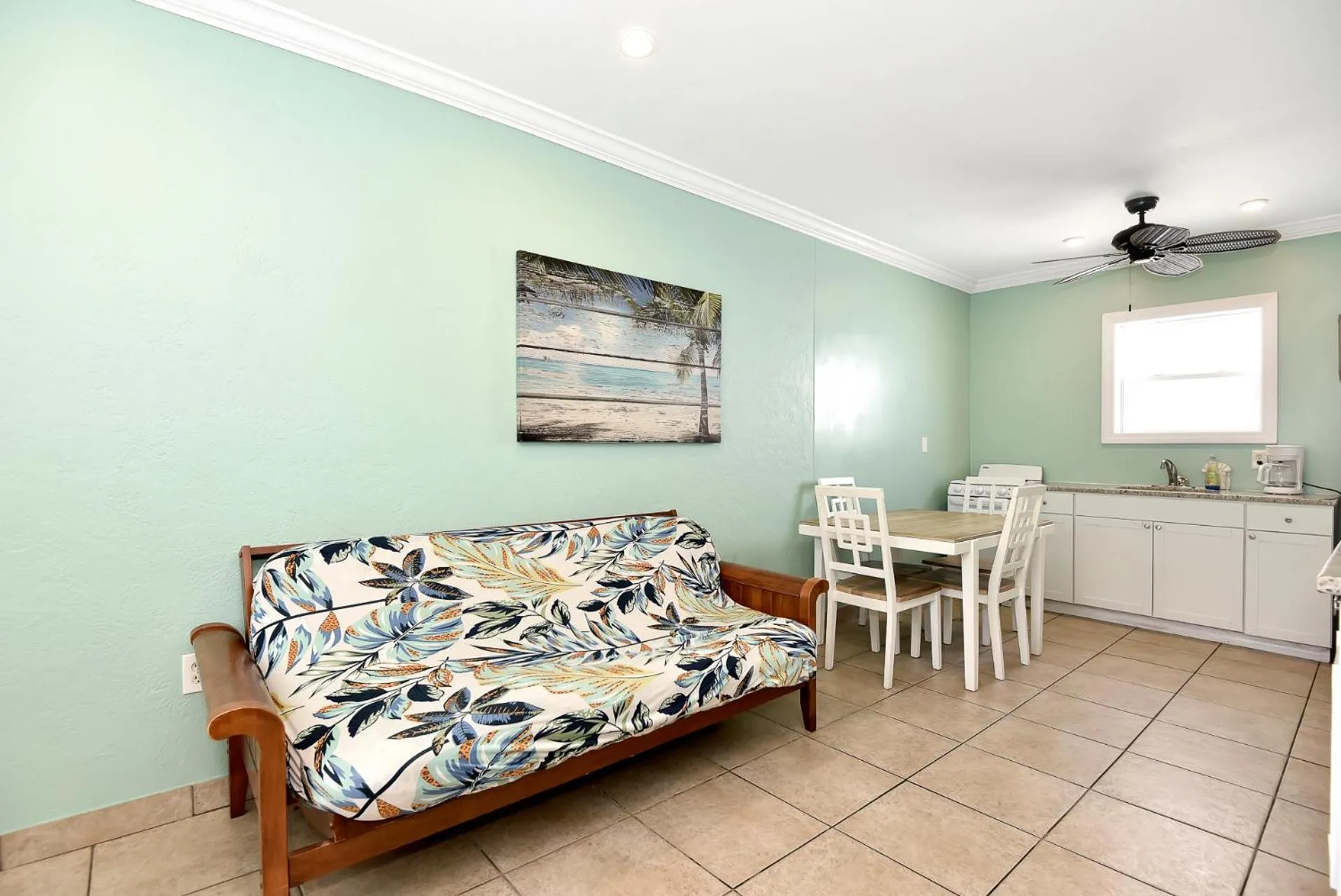 Shoreline Suites & Cabana Cottages – Beachfront